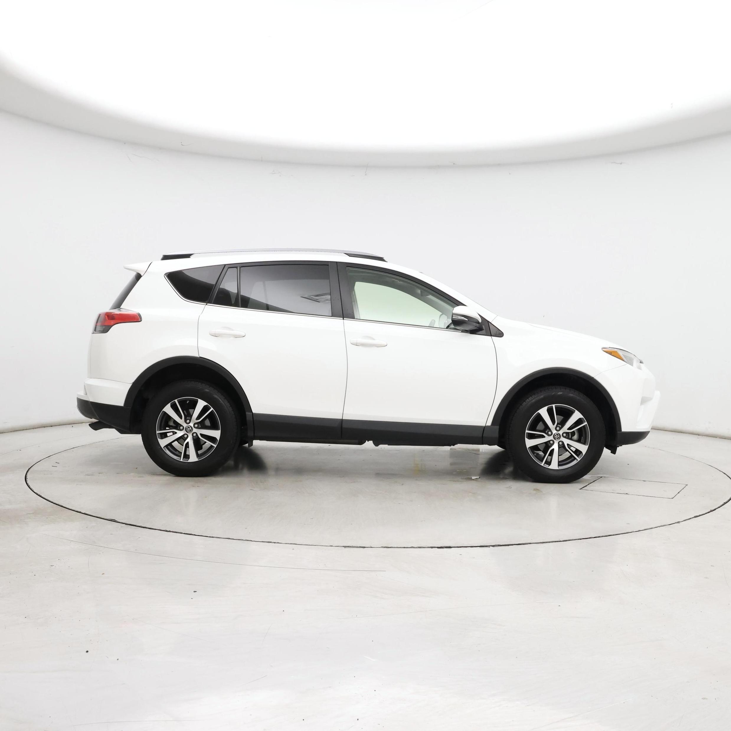 Thumbnail: 2018 Toyota RAV4 - 7