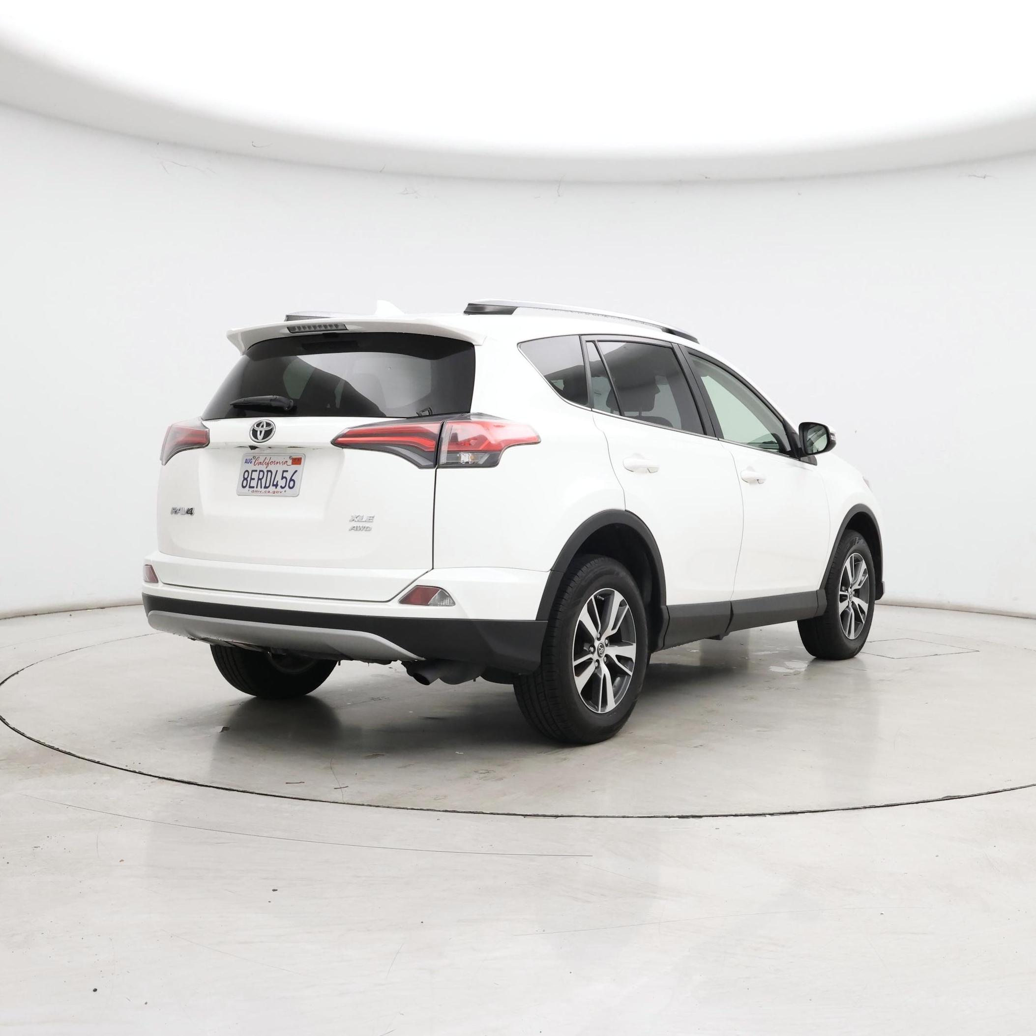 Thumbnail: 2018 Toyota RAV4 - 8