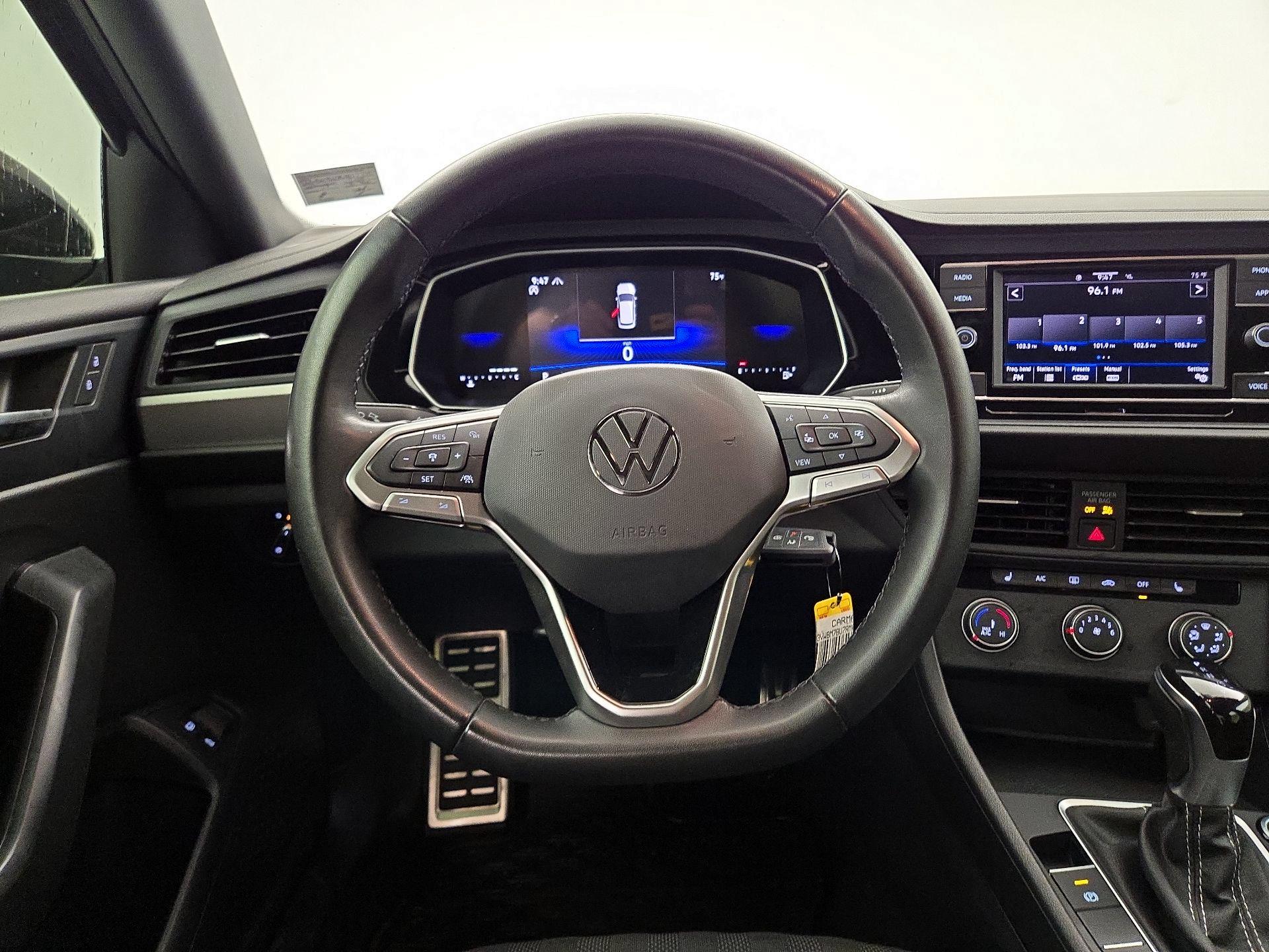 Thumbnail: 2024 Volkswagen Jetta - 10