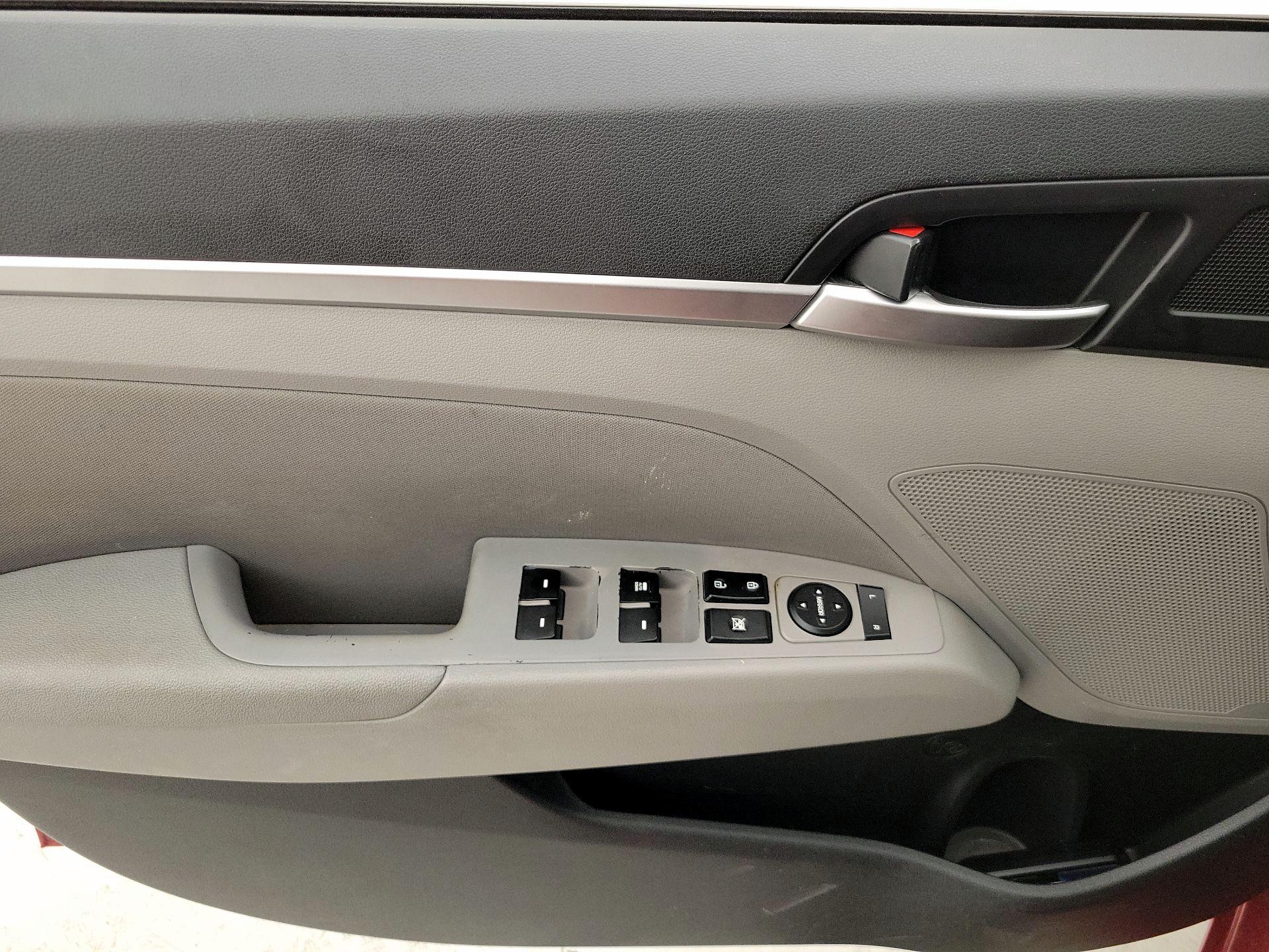 Thumbnail: 2020 Hyundai Elantra - 12