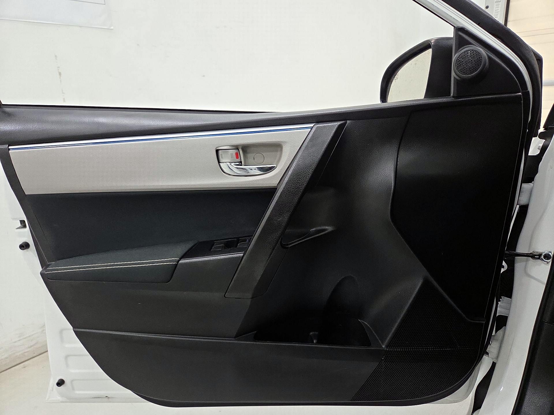 Thumbnail: 2016 Toyota Corolla - 12