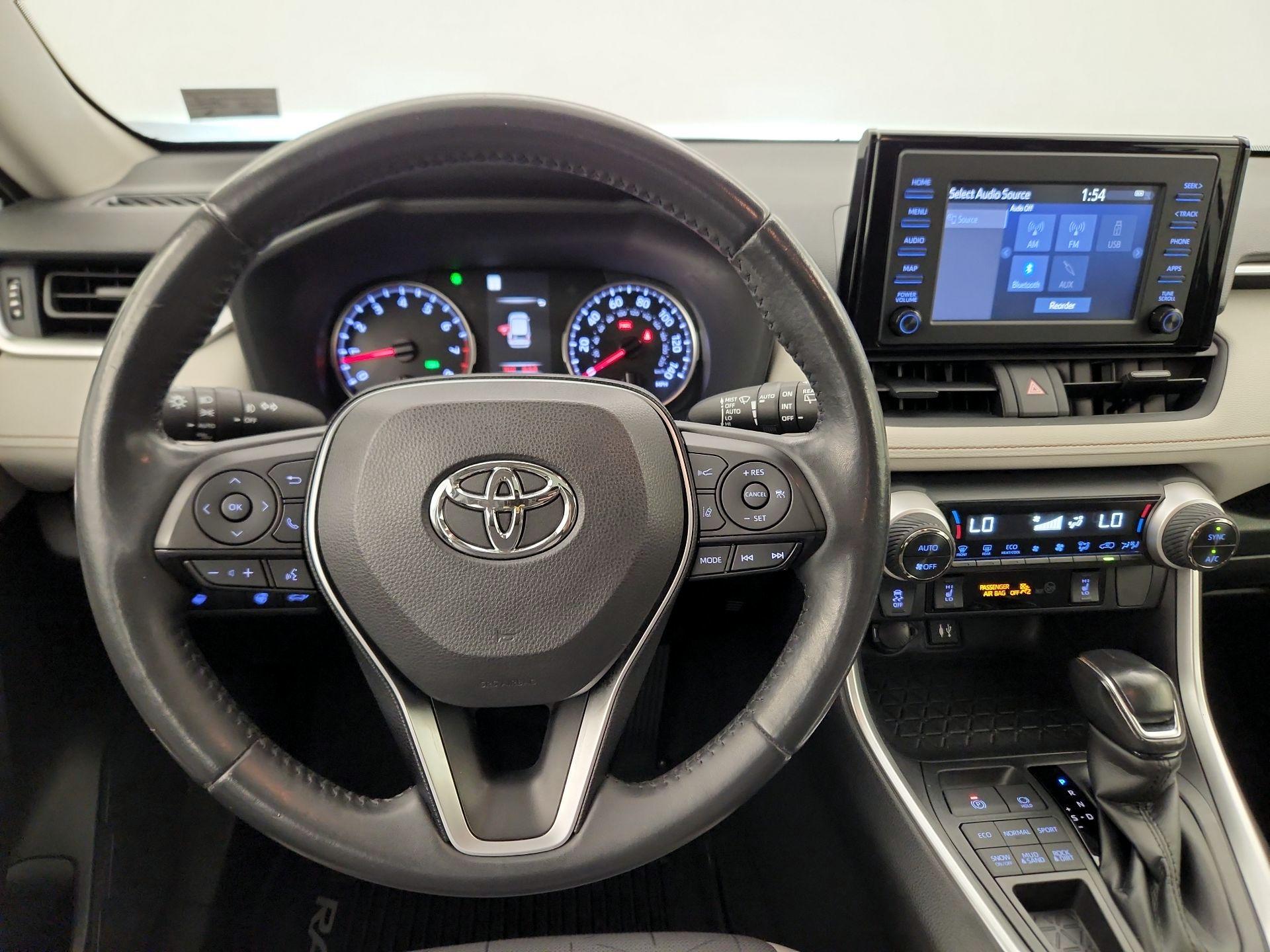 Thumbnail: 2019 Toyota RAV4 - 10