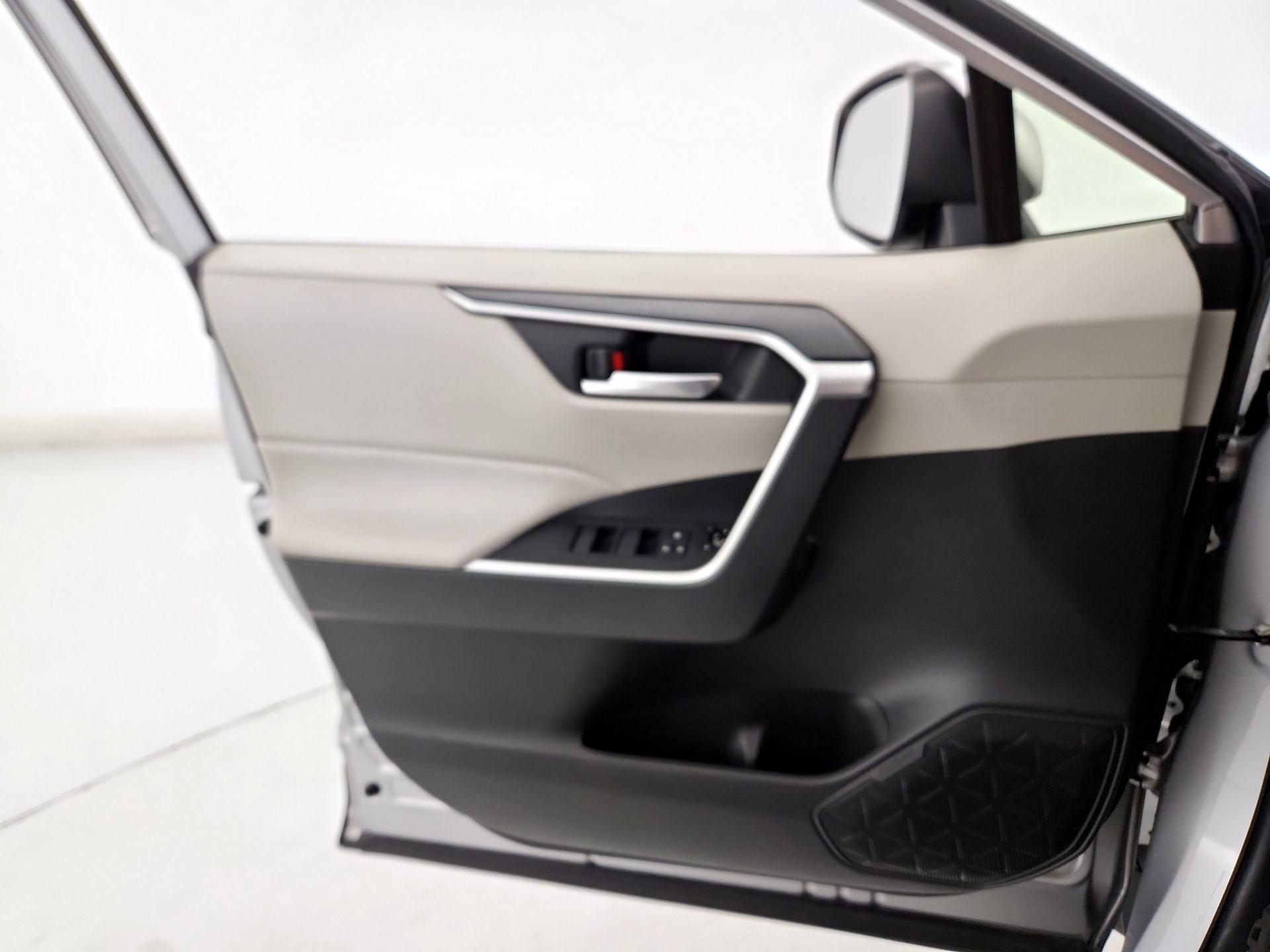 Thumbnail: 2019 Toyota RAV4 - 12