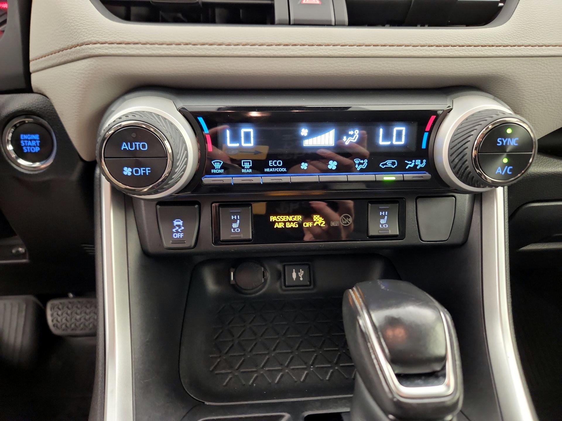 Thumbnail: 2019 Toyota RAV4 - 16