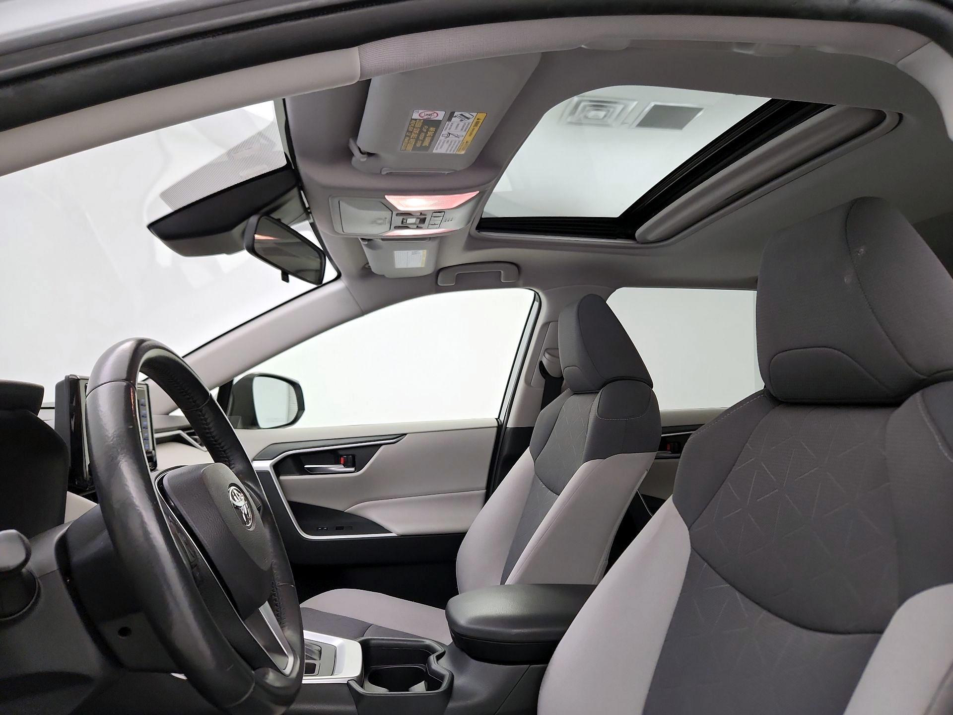 Thumbnail: 2019 Toyota RAV4 - 19