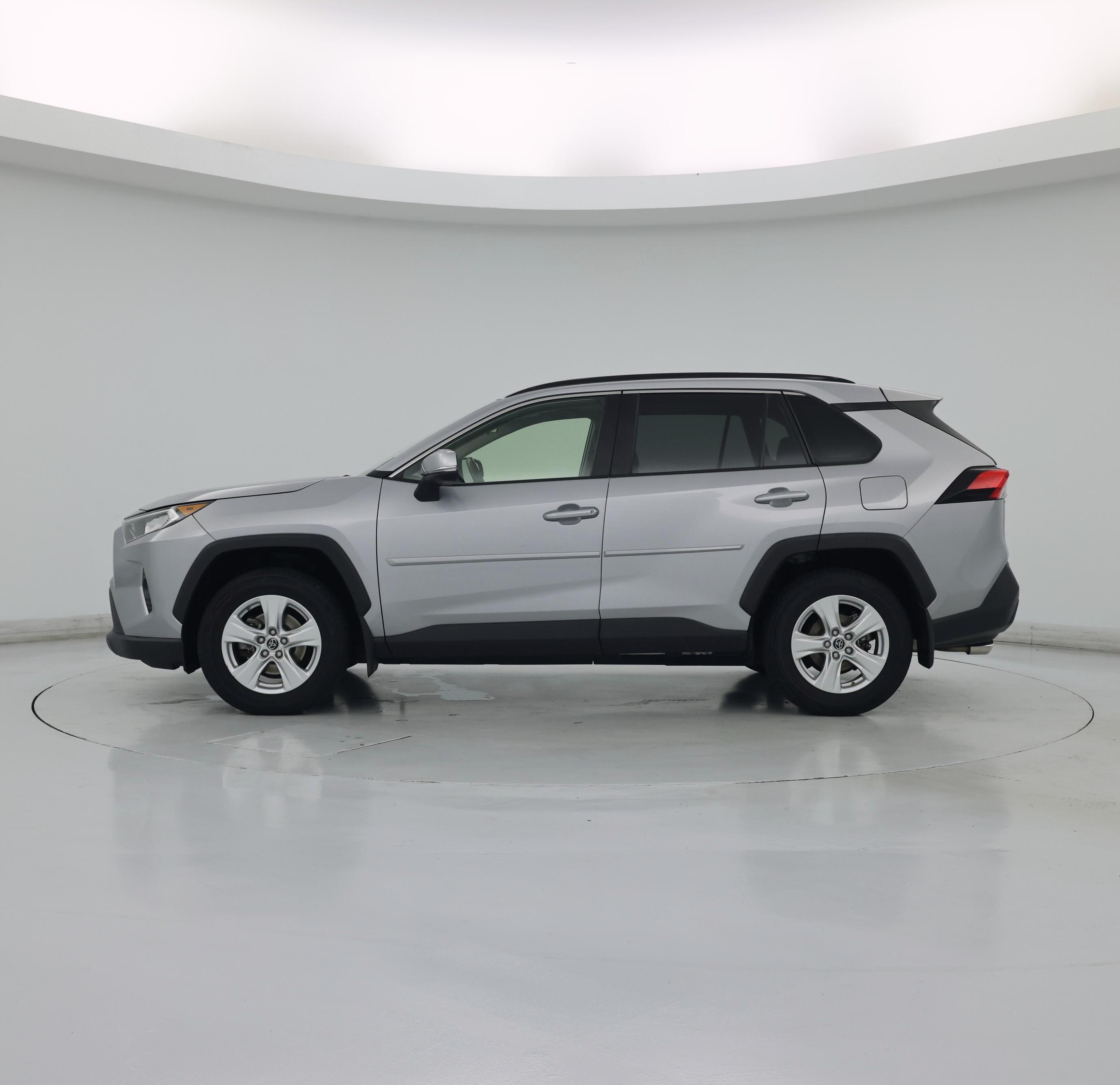 Thumbnail: 2019 Toyota RAV4 - 3