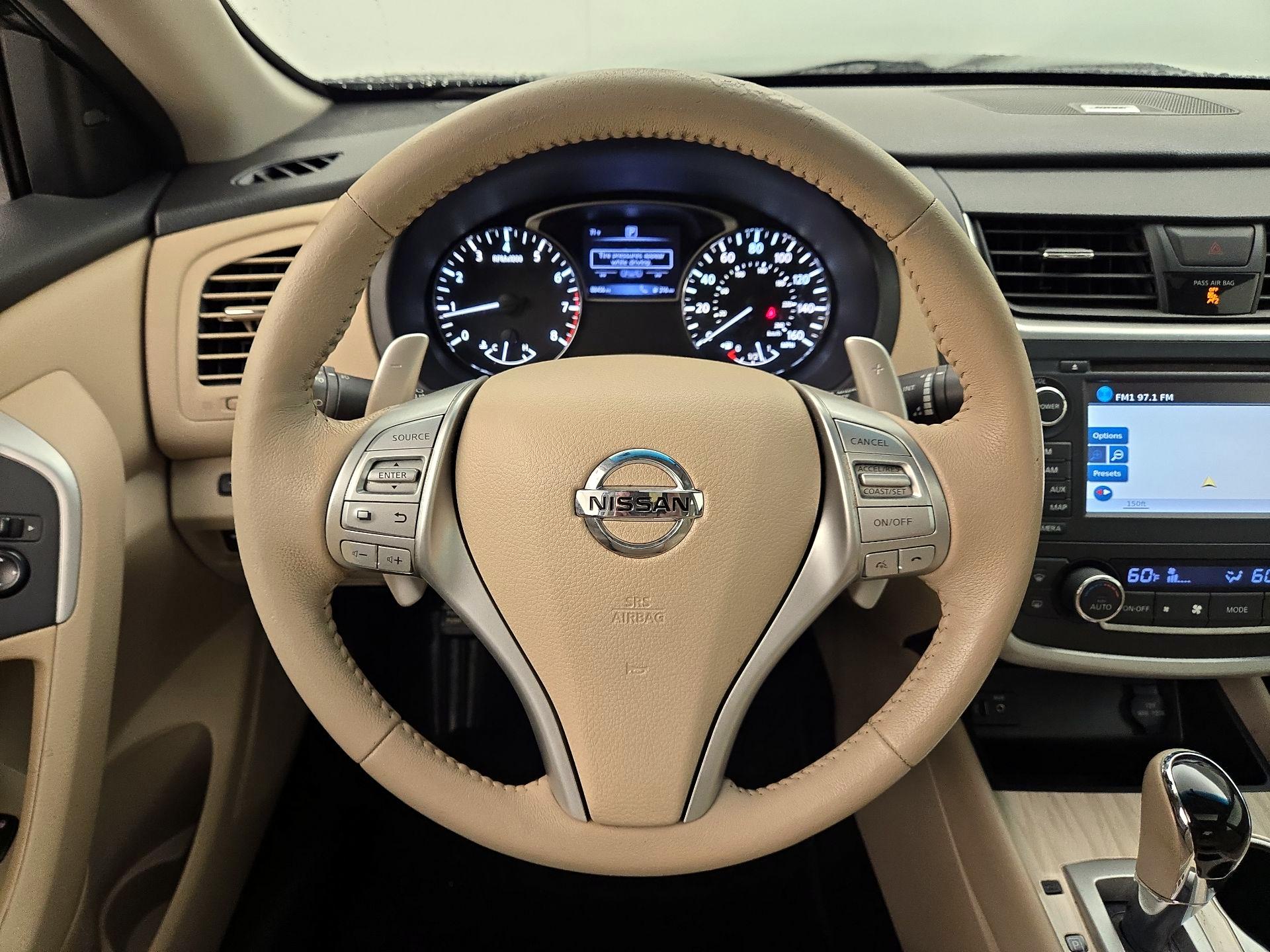 Thumbnail: 2016 Nissan Altima - 10