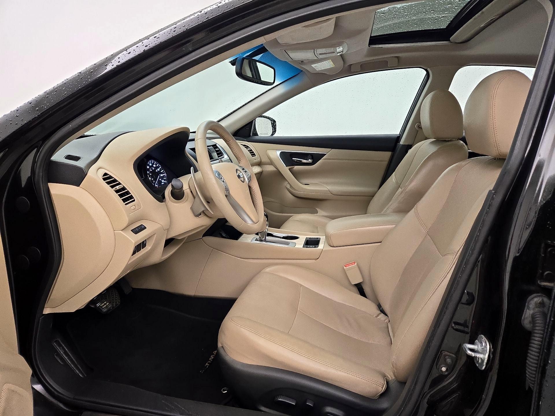 Thumbnail: 2016 Nissan Altima - 11