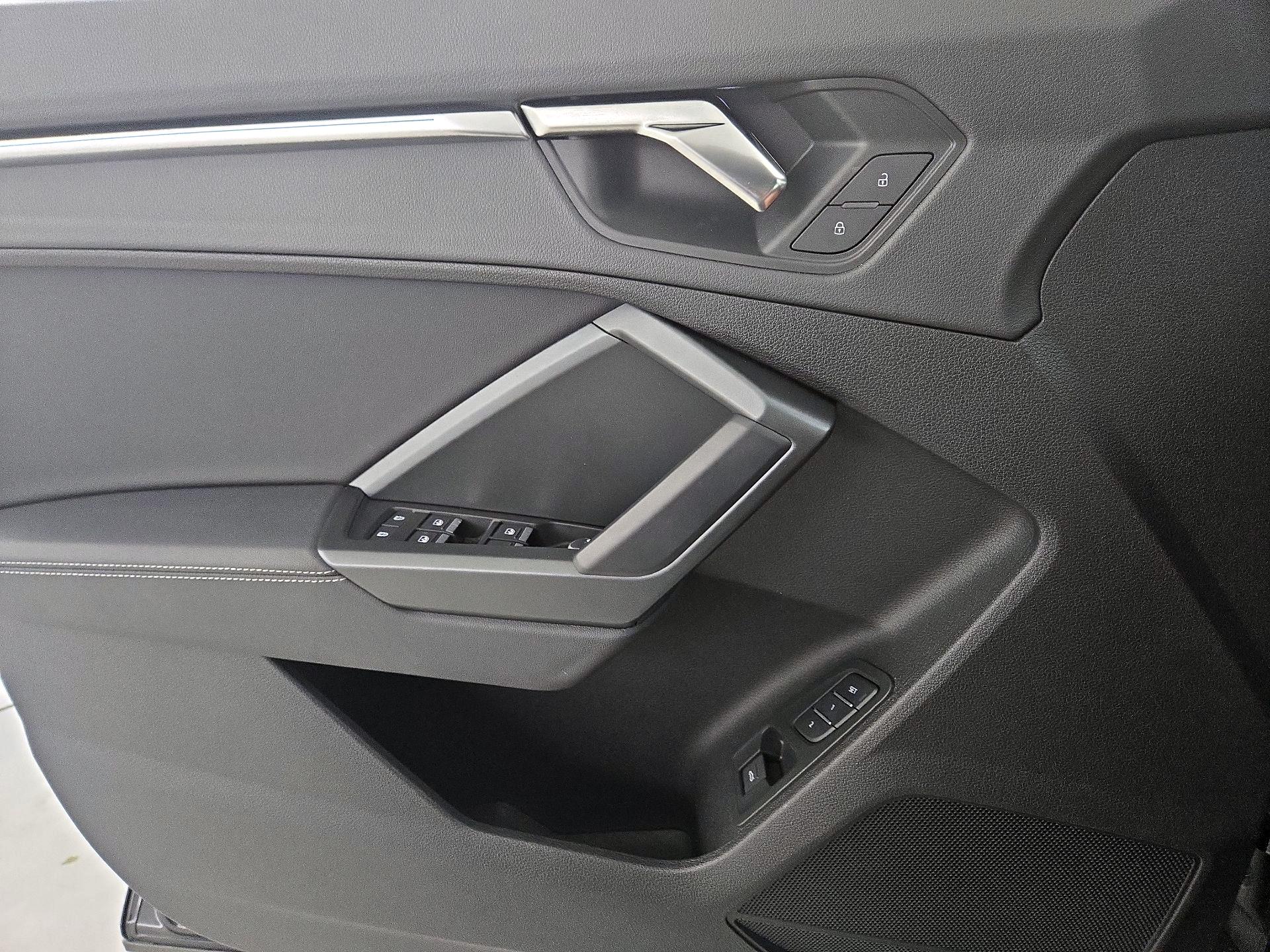 Thumbnail: 2023 Audi Q3 - 12