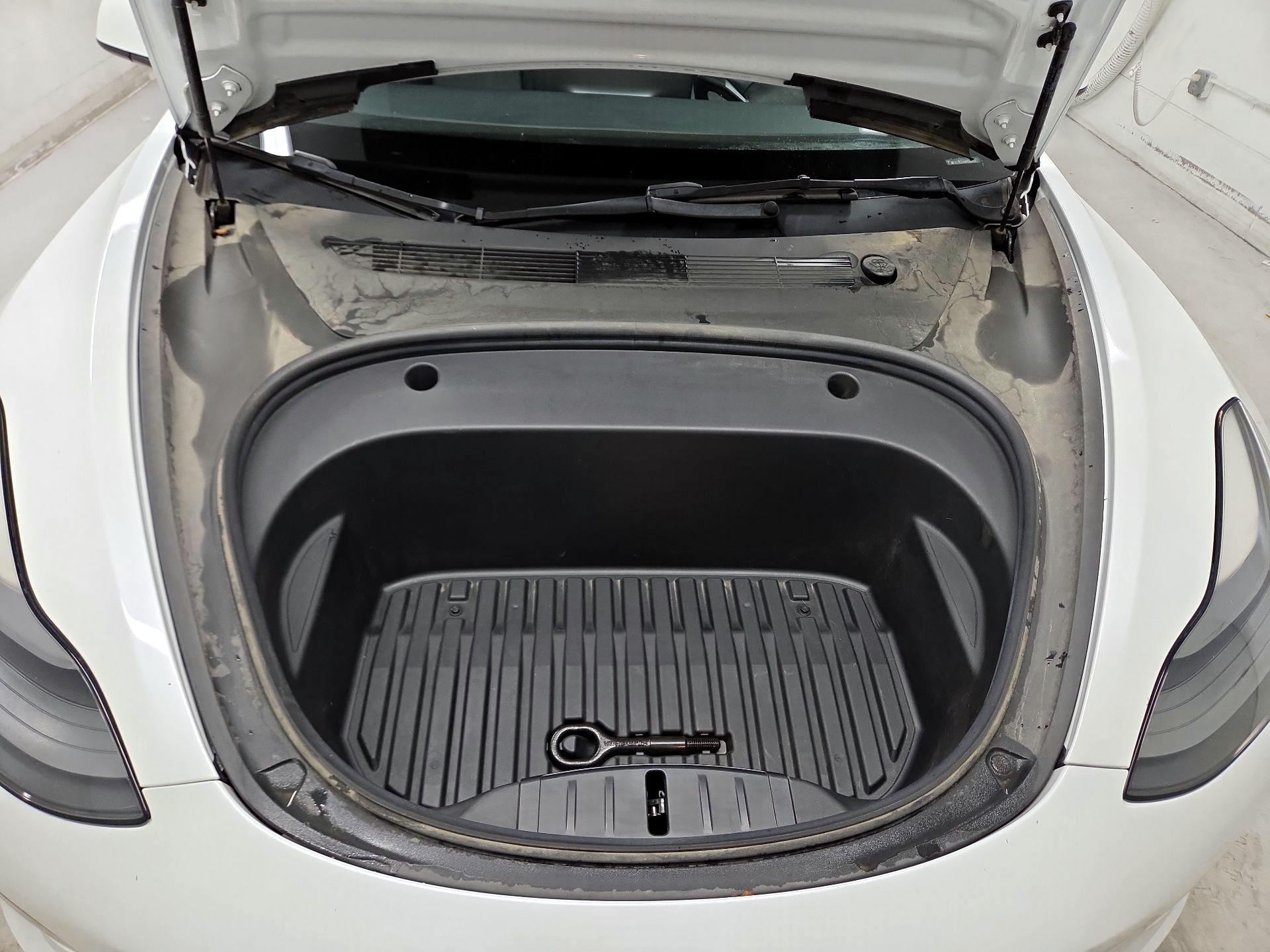 Thumbnail: 2023 Tesla Model 3 - 19