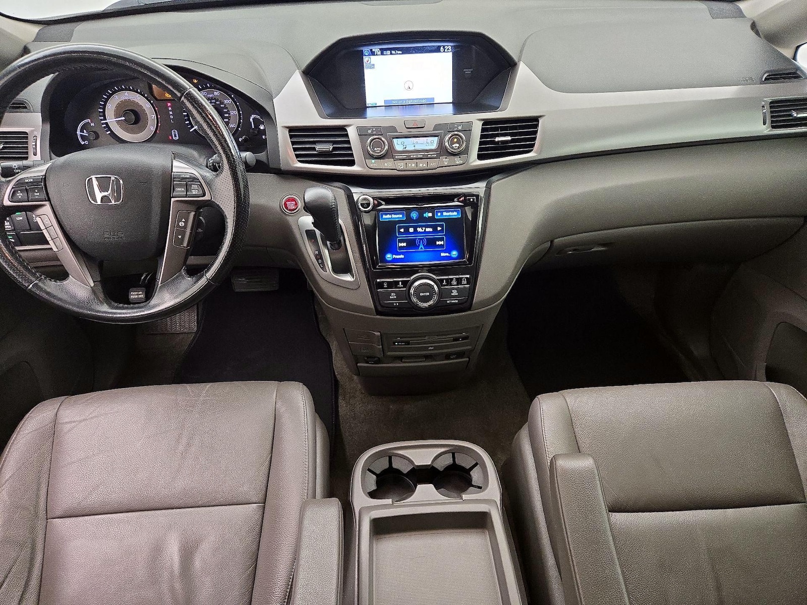 2016 Honda Odyssey Touring Elite - Photo 10