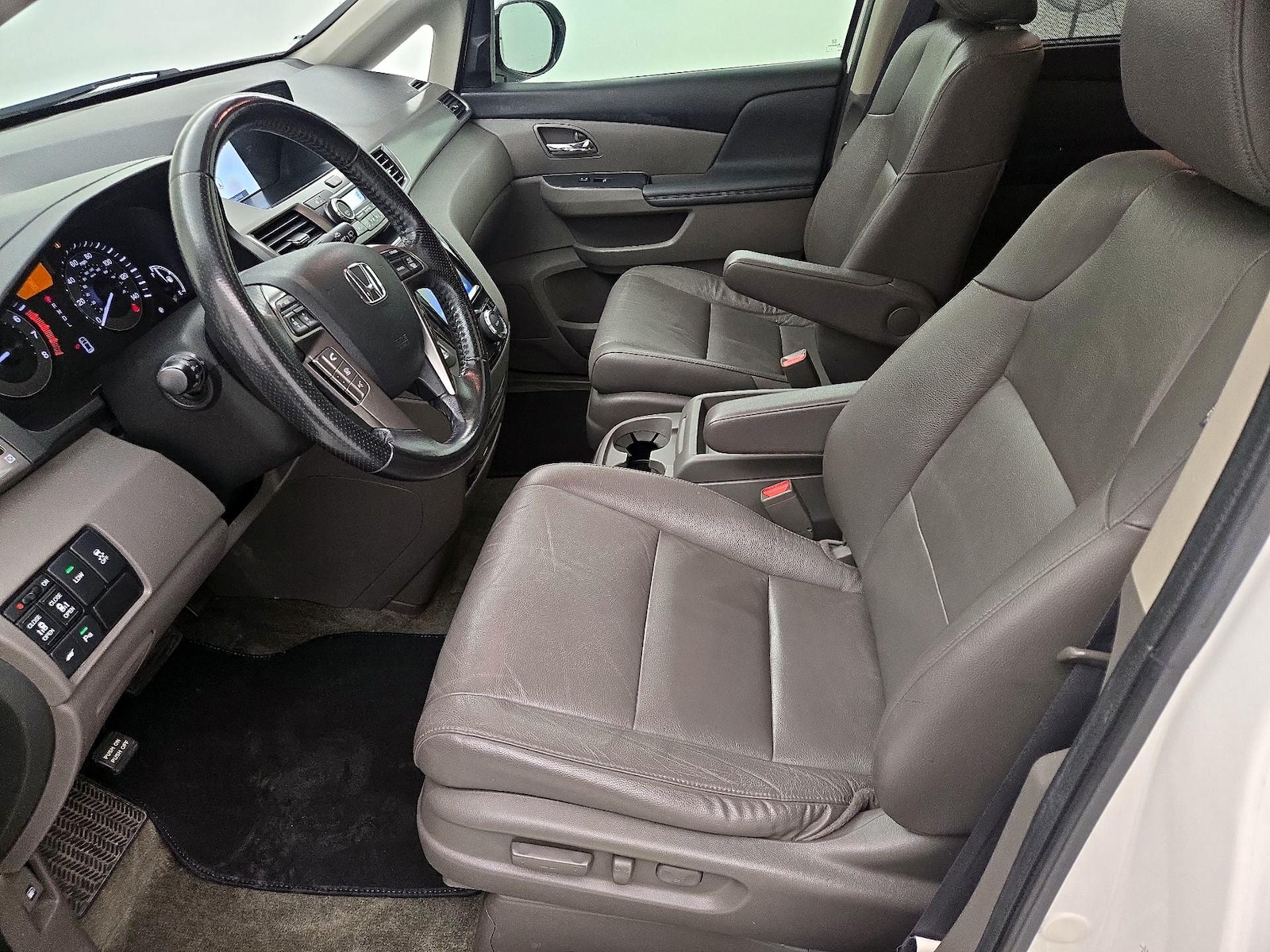 2016 Honda Odyssey Touring Elite - Photo 12