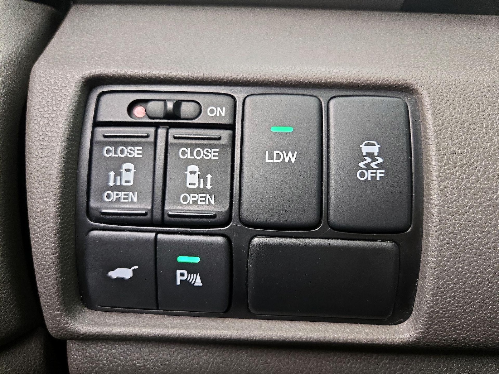 2016 Honda Odyssey Touring Elite - Photo 14