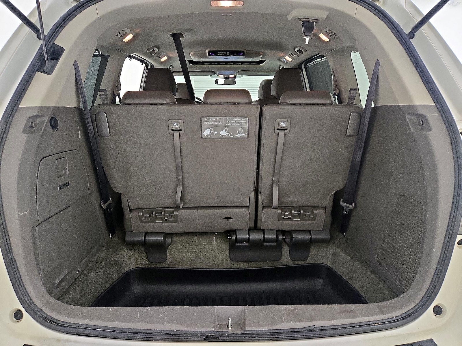 2016 Honda Odyssey Touring Elite - Photo 24