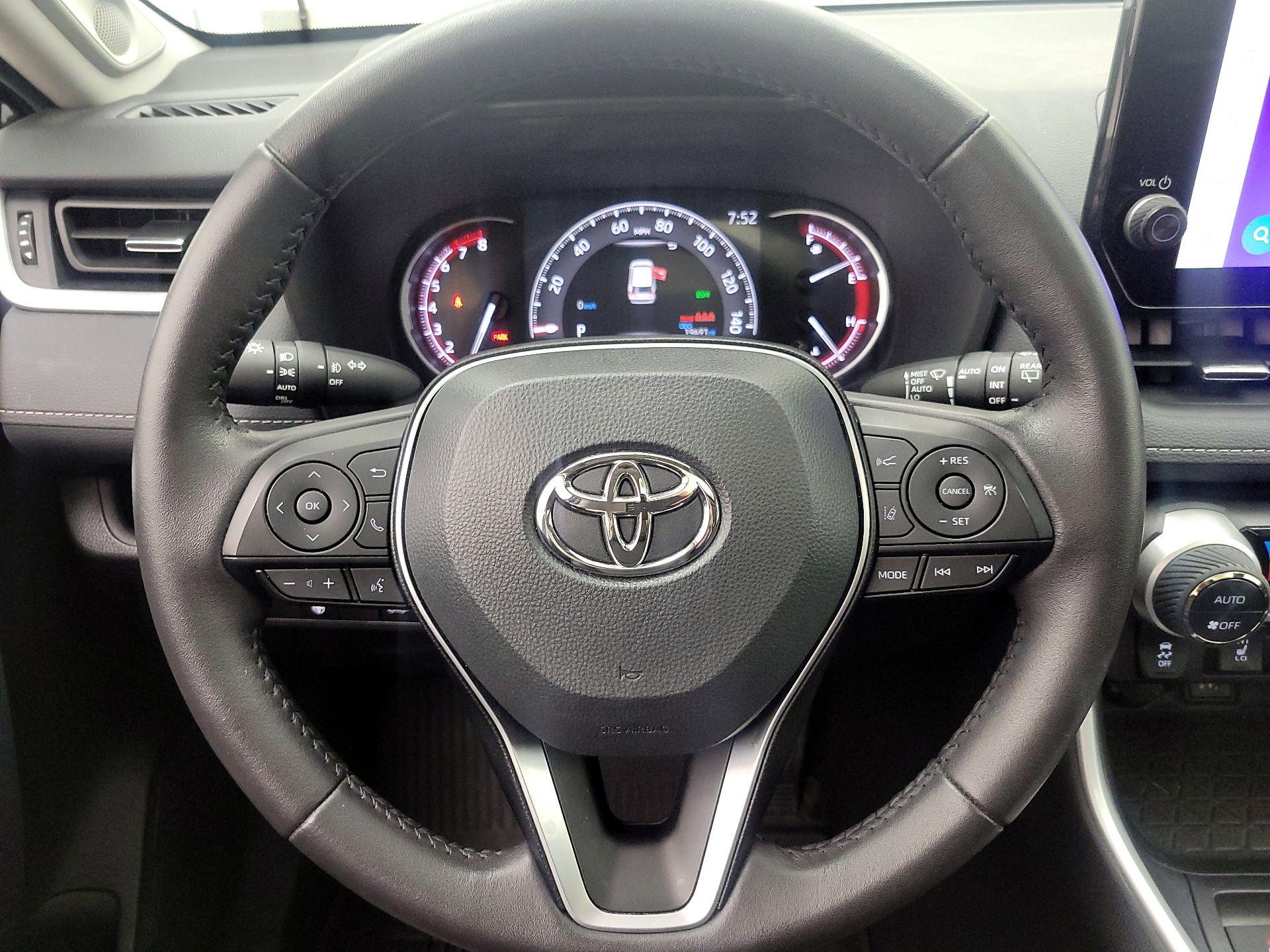 Thumbnail: 2025 Toyota RAV4 - 10