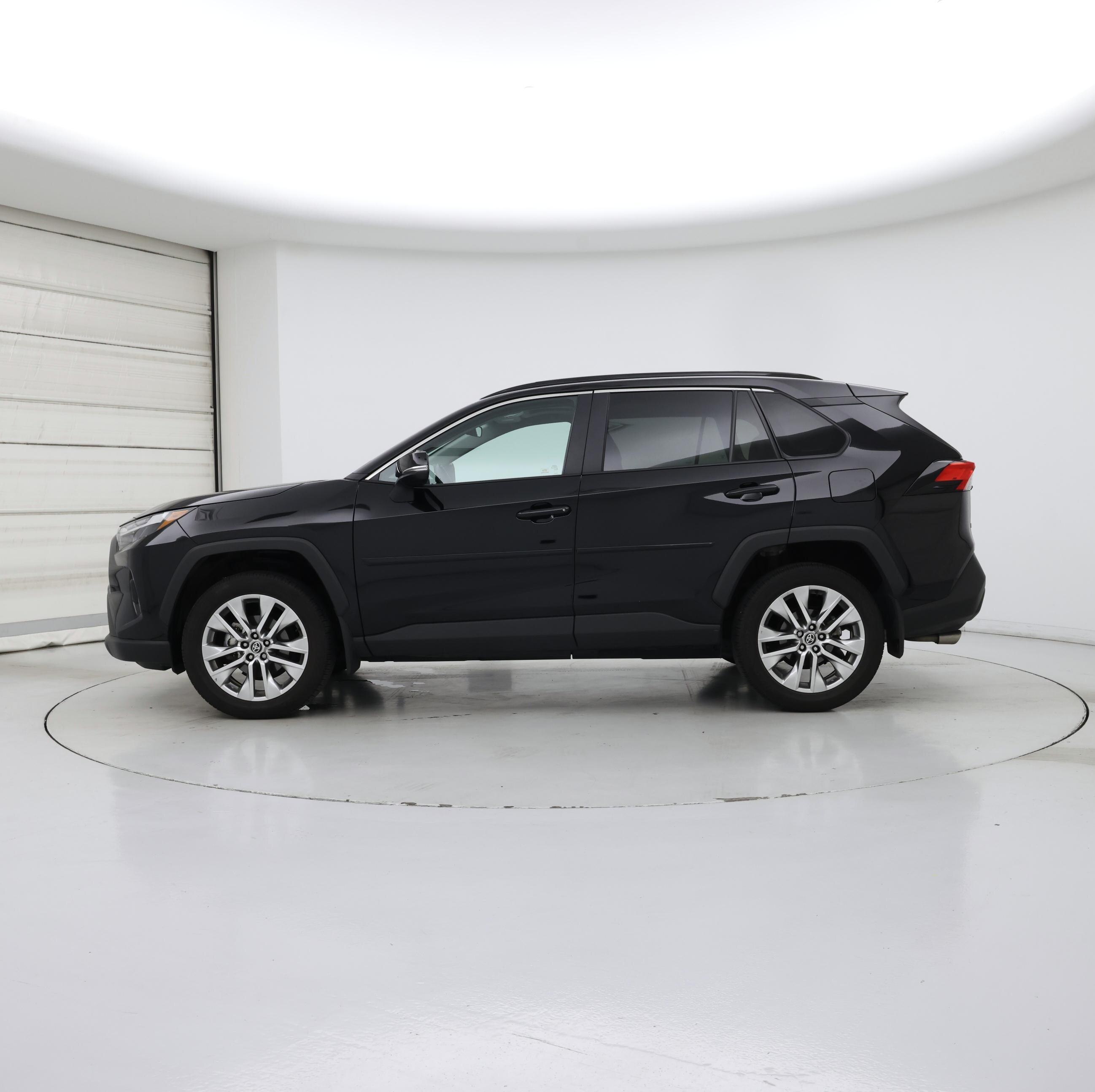 Thumbnail: 2025 Toyota RAV4 - 3