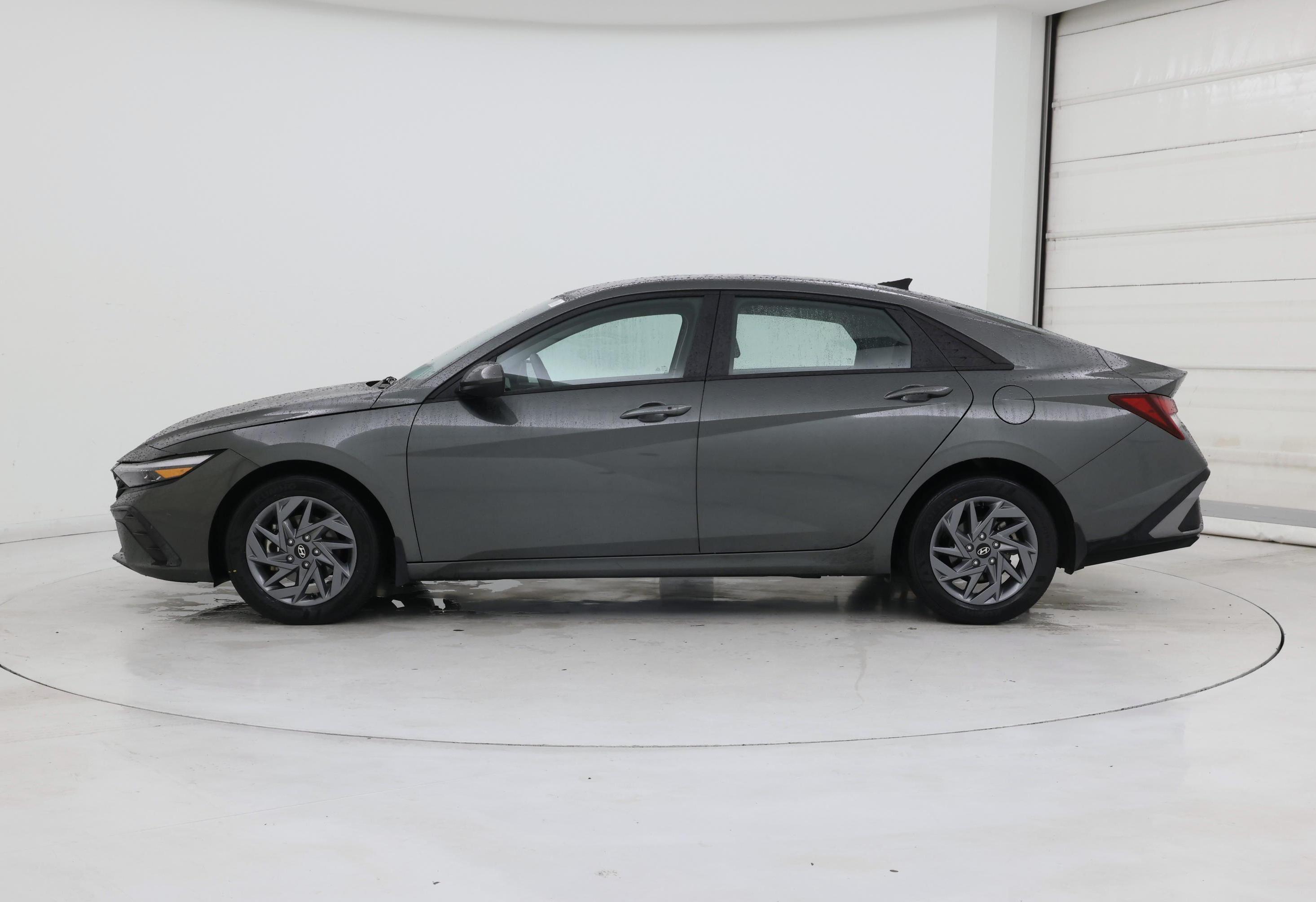 Thumbnail: 2024 Hyundai Elantra - 3
