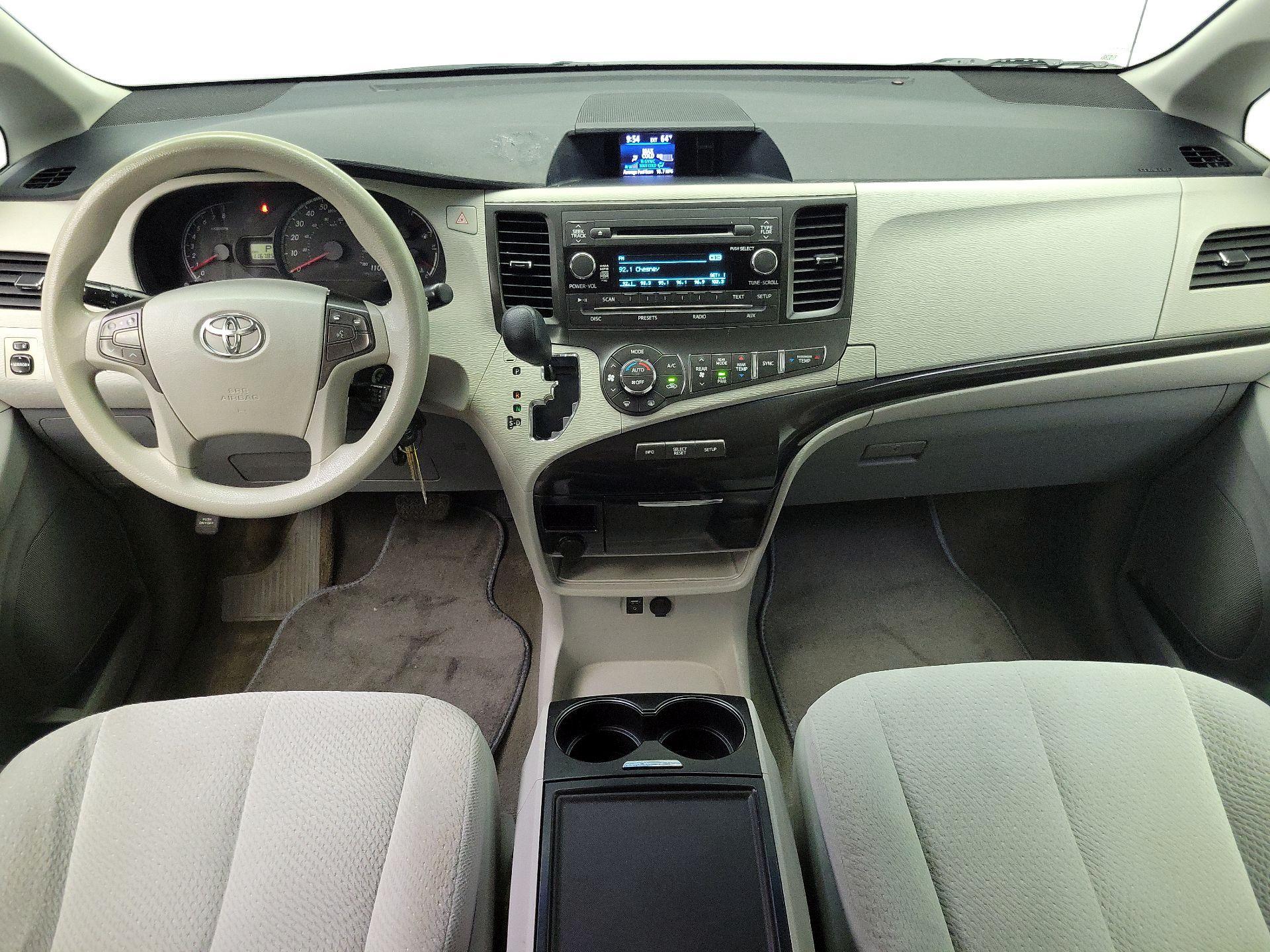 Thumbnail: 2014 Toyota Sienna - 9