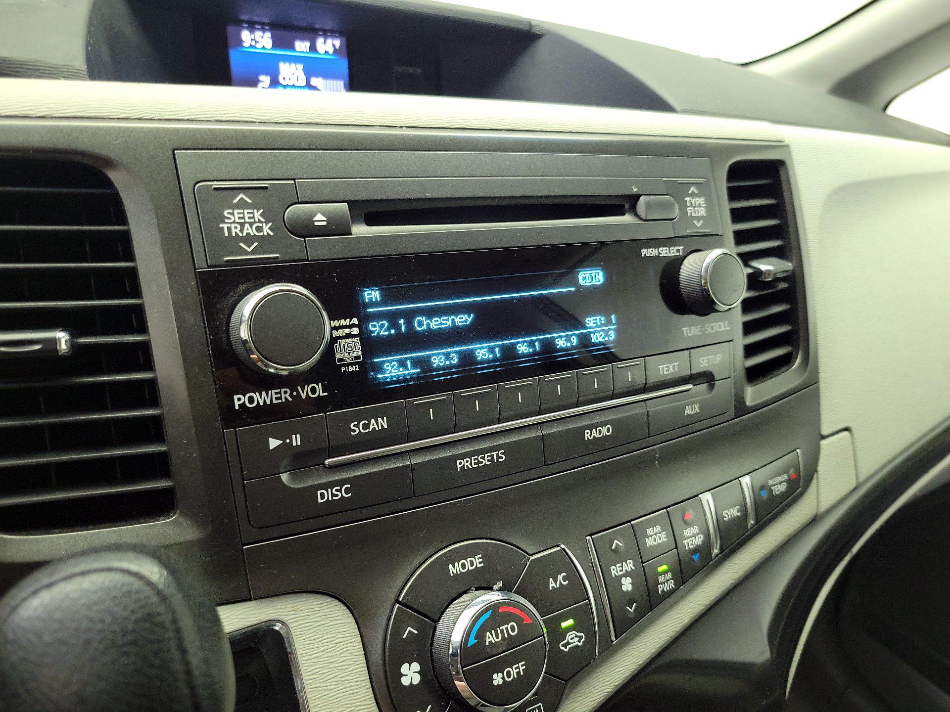 Thumbnail: 2014 Toyota Sienna - 14