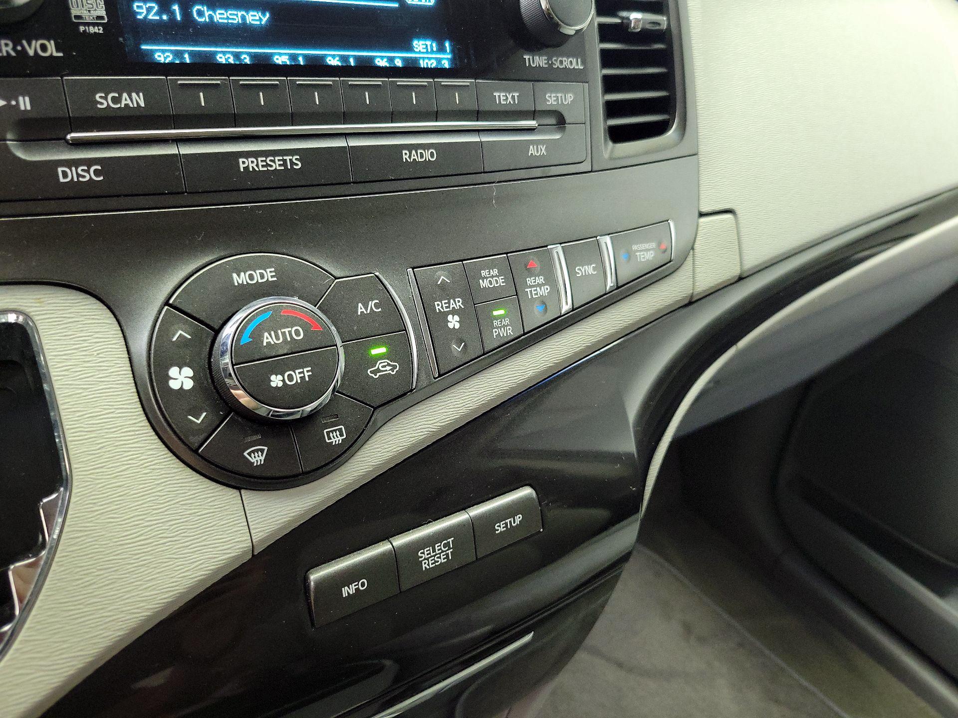 Thumbnail: 2014 Toyota Sienna - 15