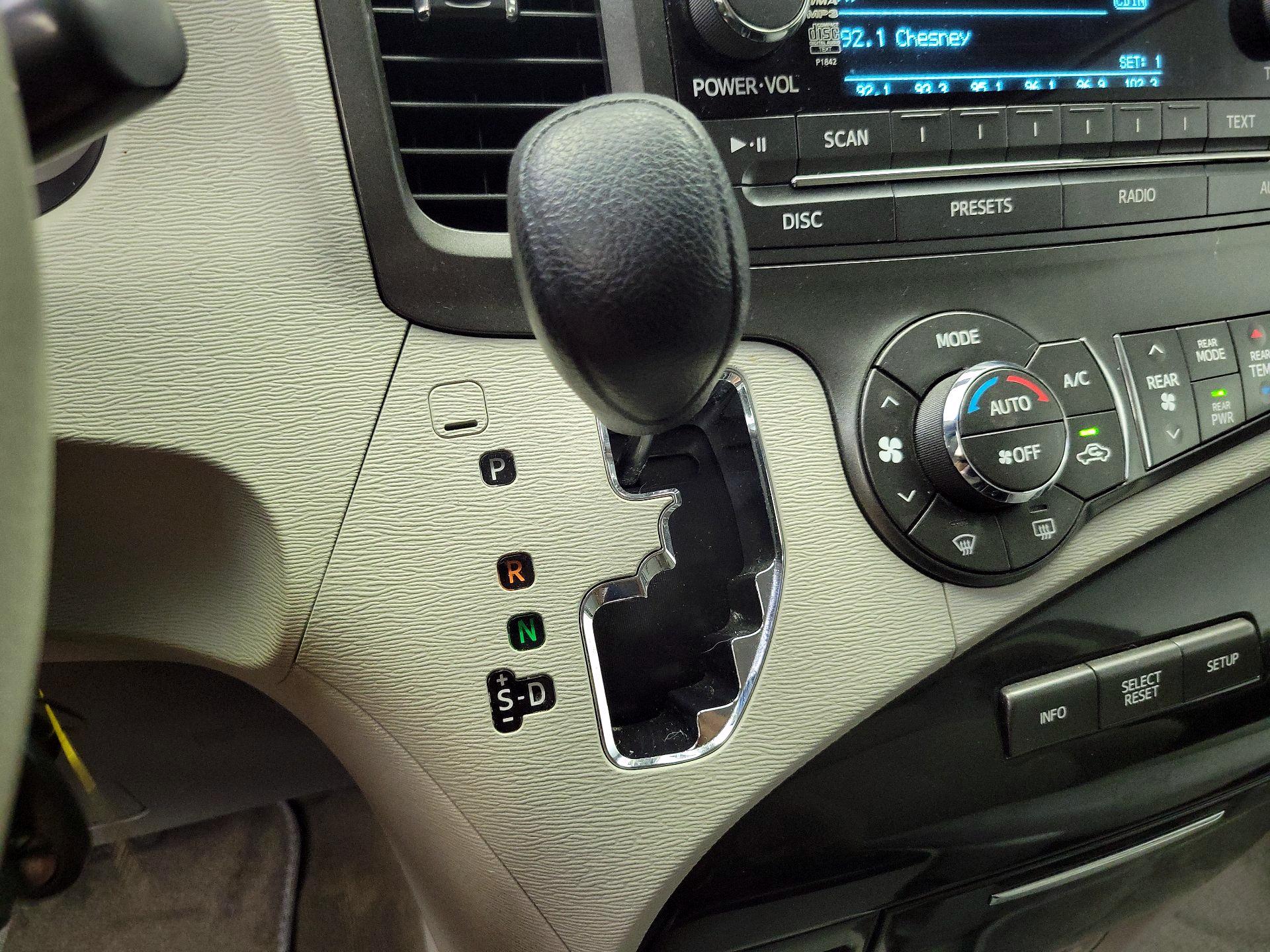 Thumbnail: 2014 Toyota Sienna - 16