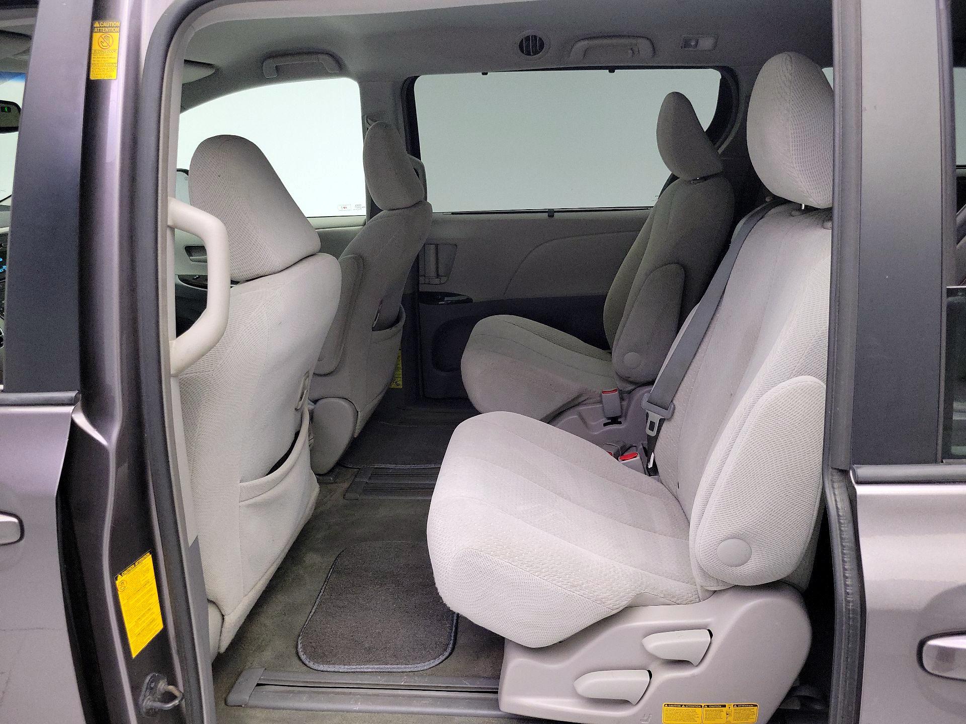 Thumbnail: 2014 Toyota Sienna - 17