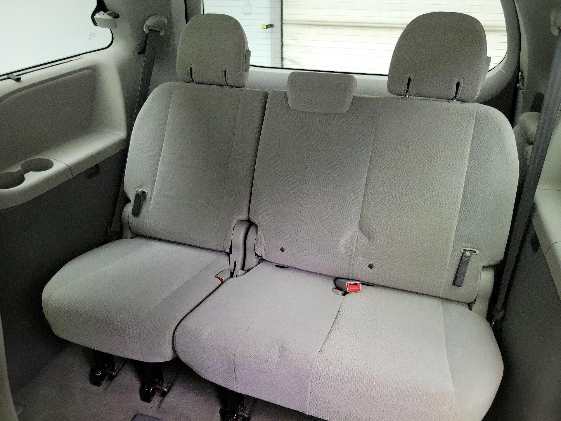 Thumbnail: 2014 Toyota Sienna - 18