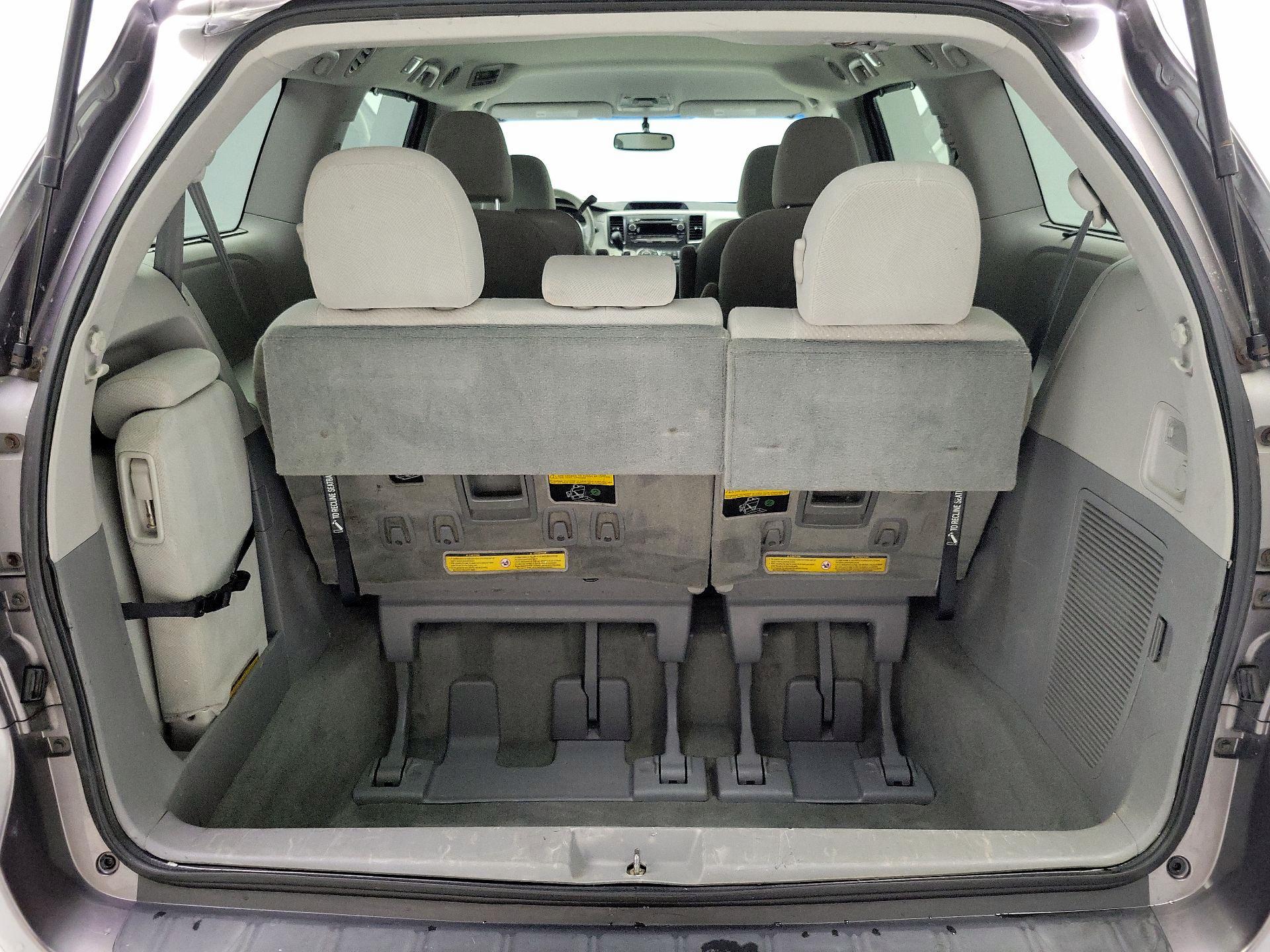 Thumbnail: 2014 Toyota Sienna - 19