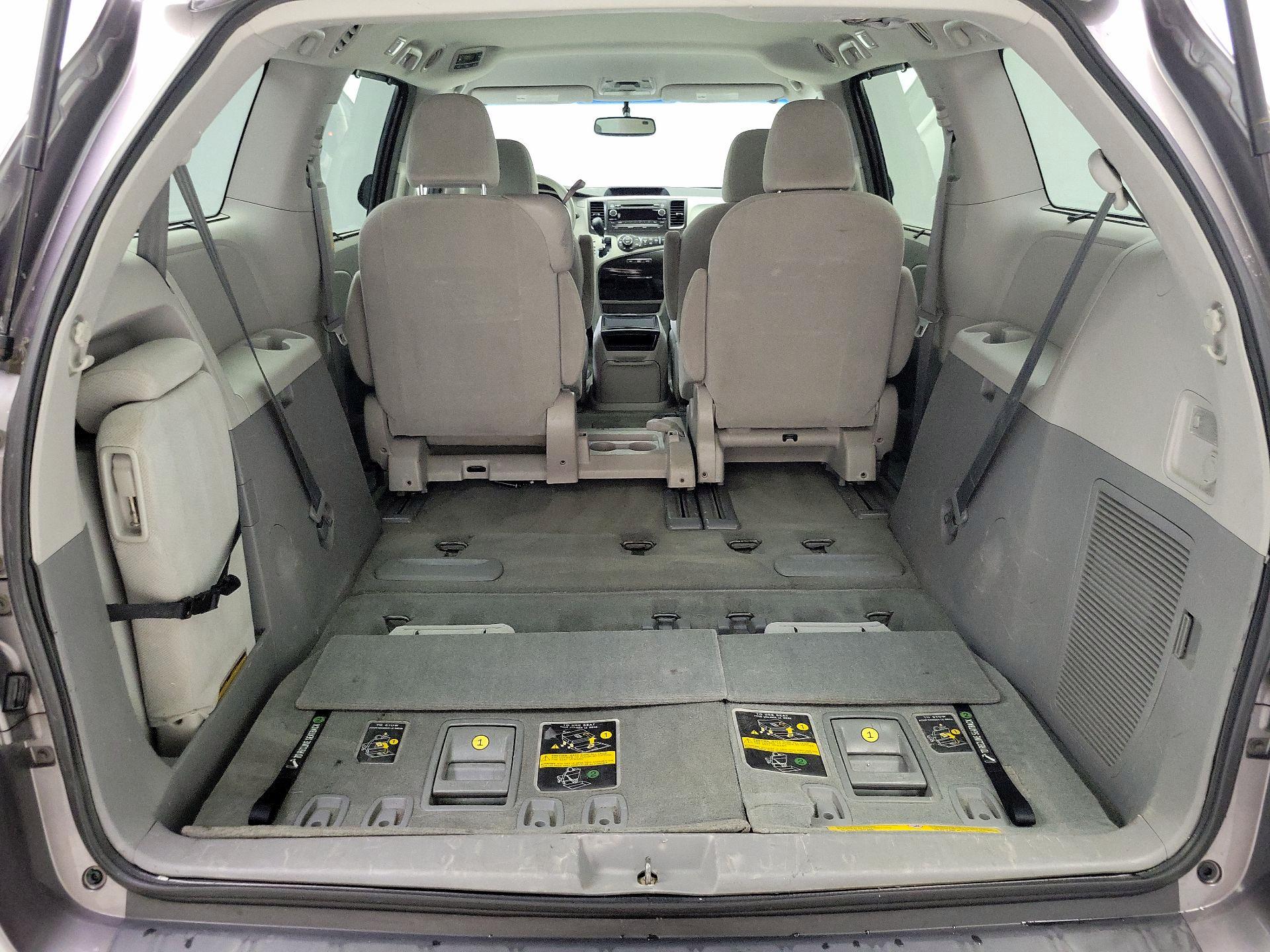 Thumbnail: 2014 Toyota Sienna - 20