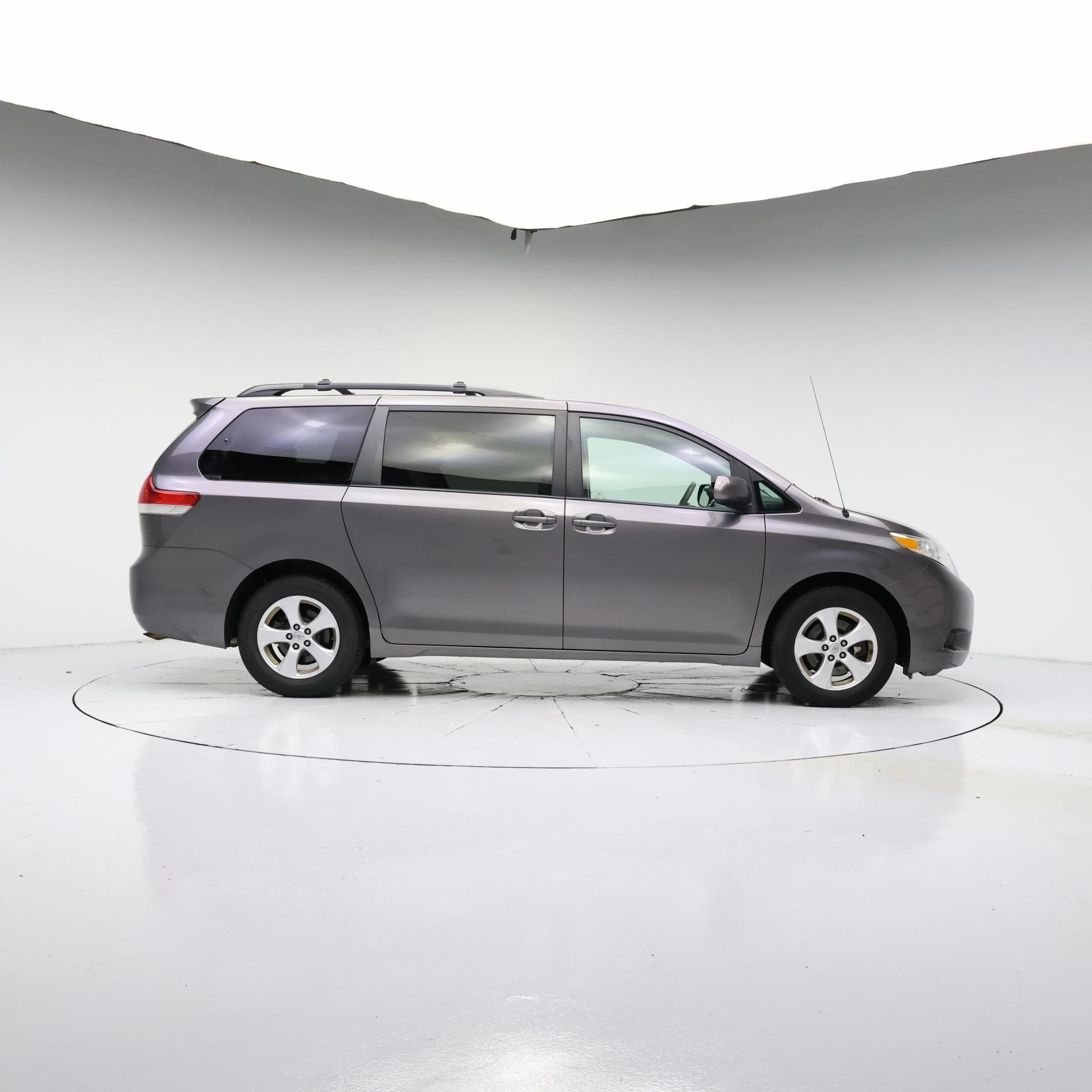 Thumbnail: 2014 Toyota Sienna - 7