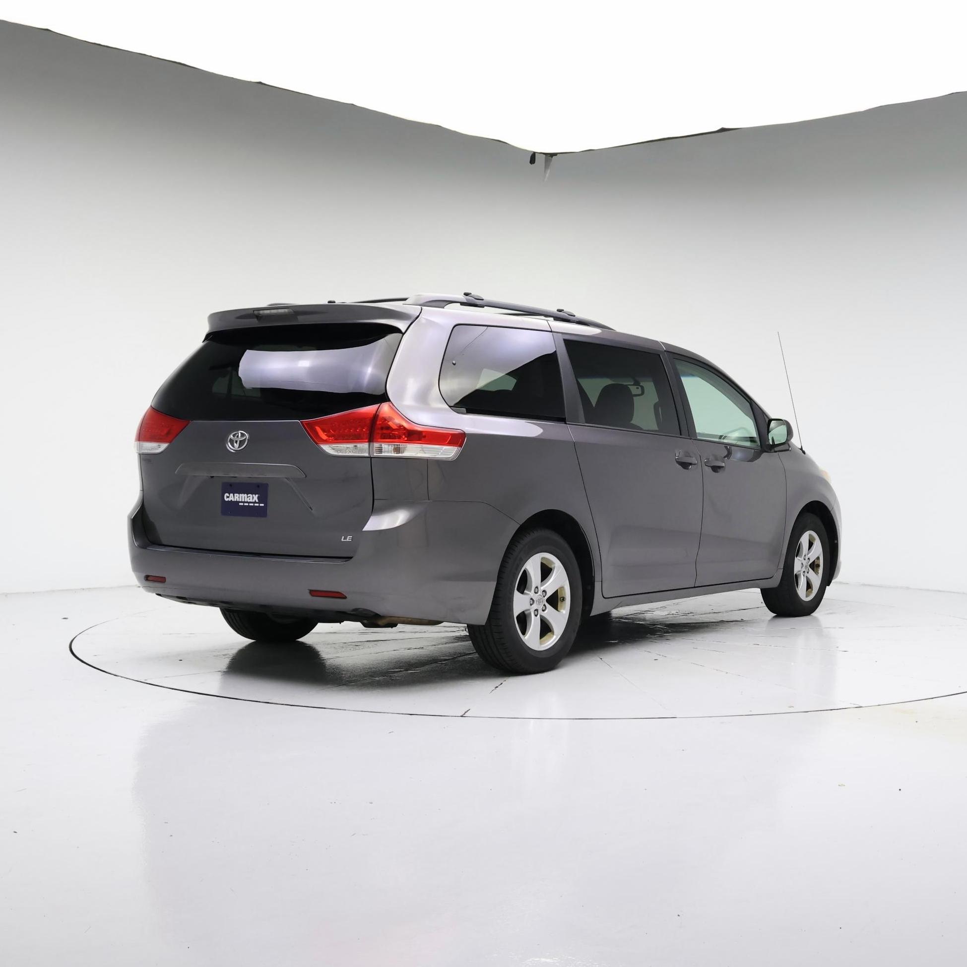 Thumbnail: 2014 Toyota Sienna - 8