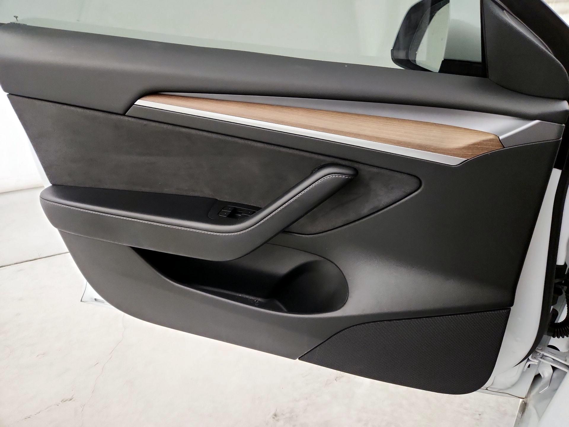 Thumbnail: 2022 Tesla Model 3 - 12