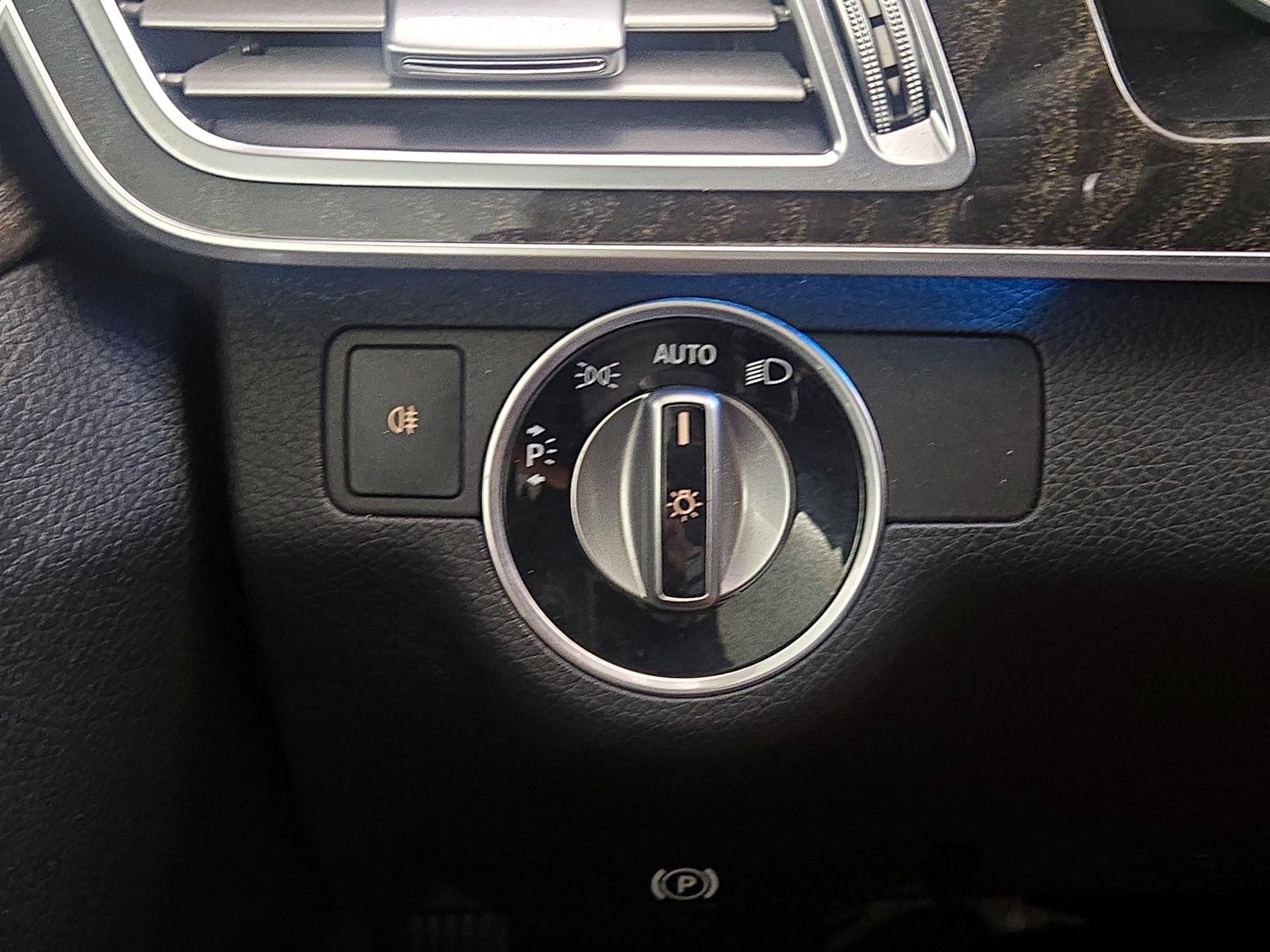 Thumbnail: 2016 Mercedes-Benz E-Class - 13