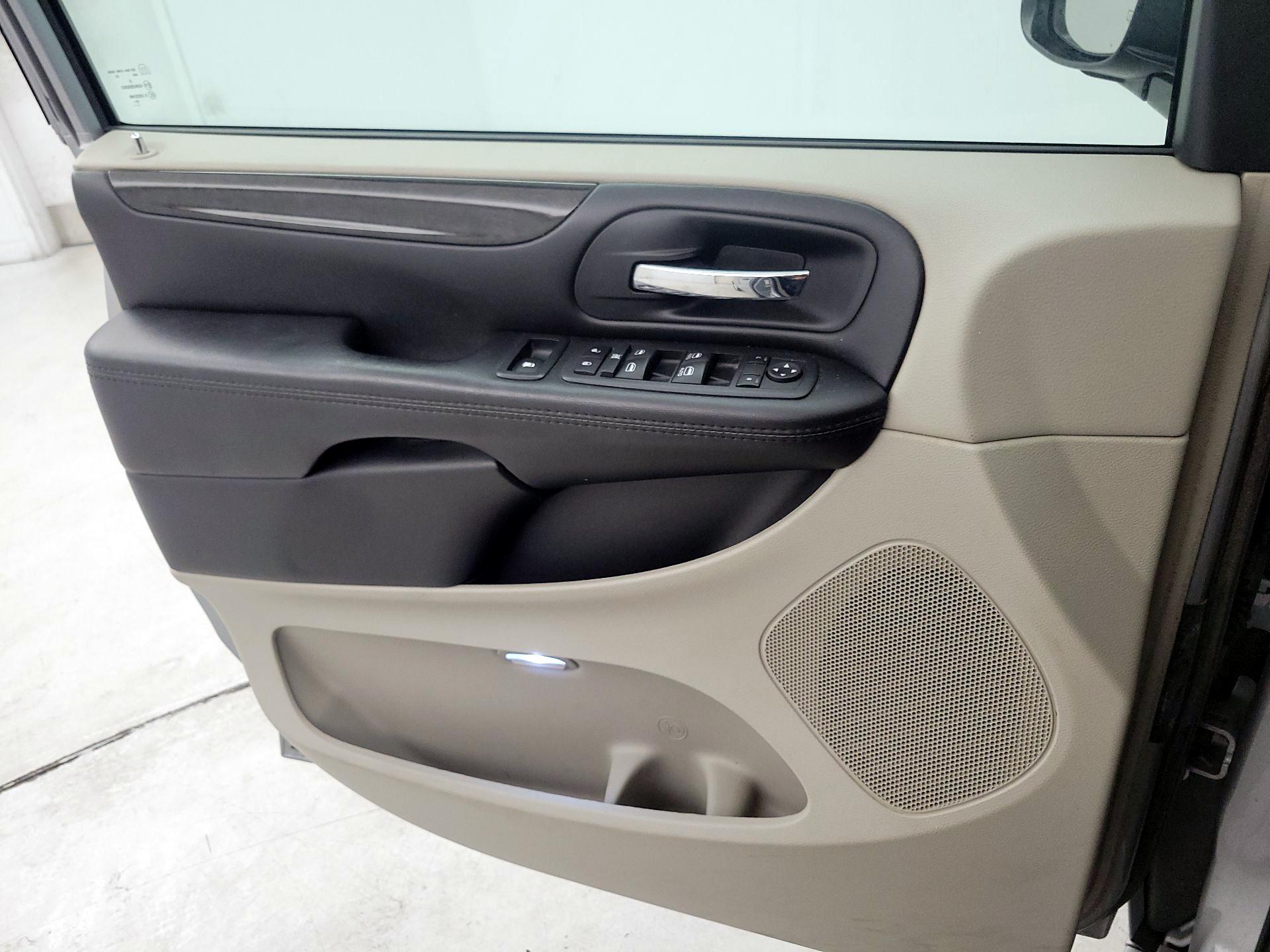 Thumbnail: 2020 Dodge Grand Caravan - 10