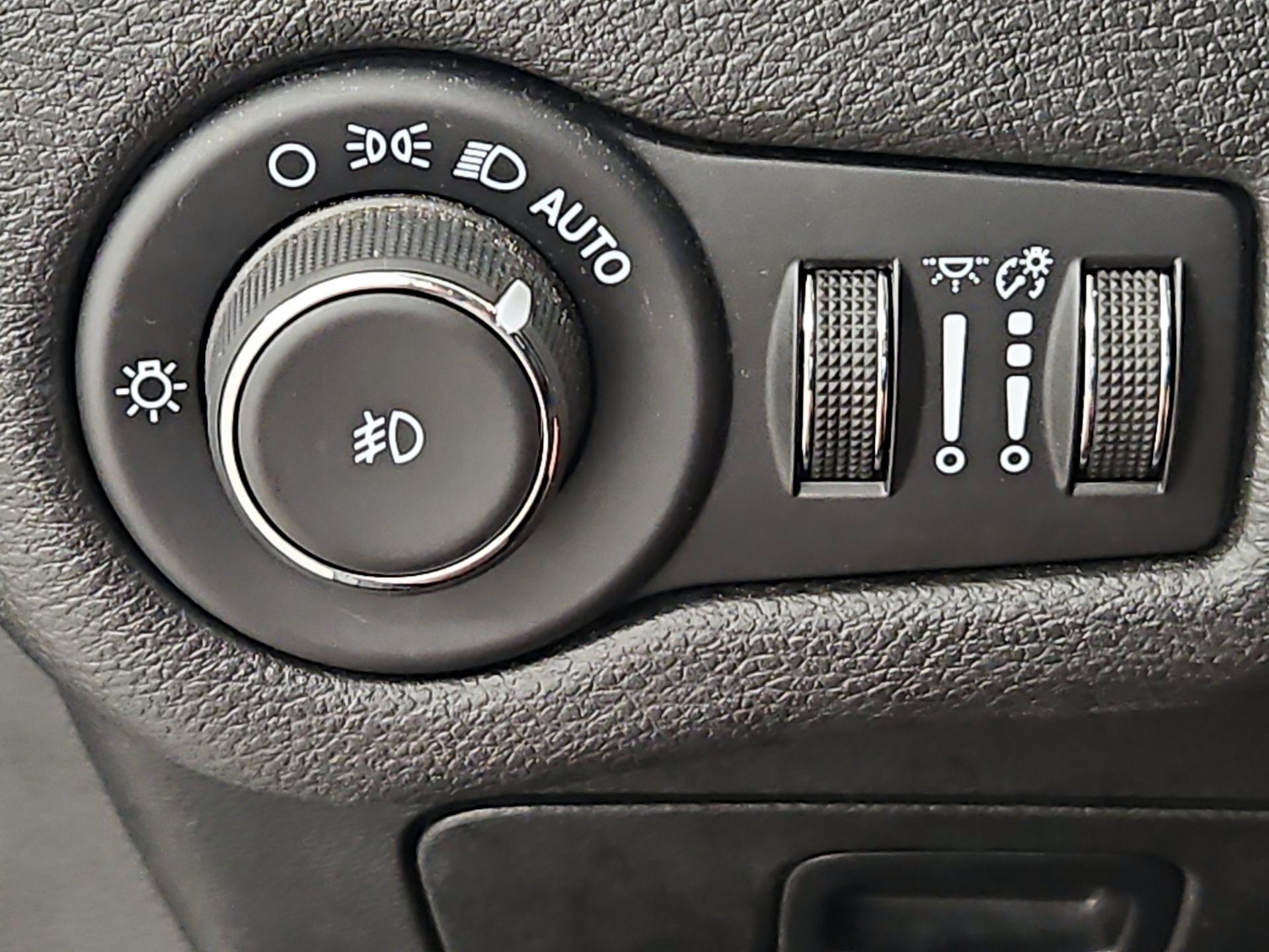 Thumbnail: 2021 Jeep Cherokee - 13