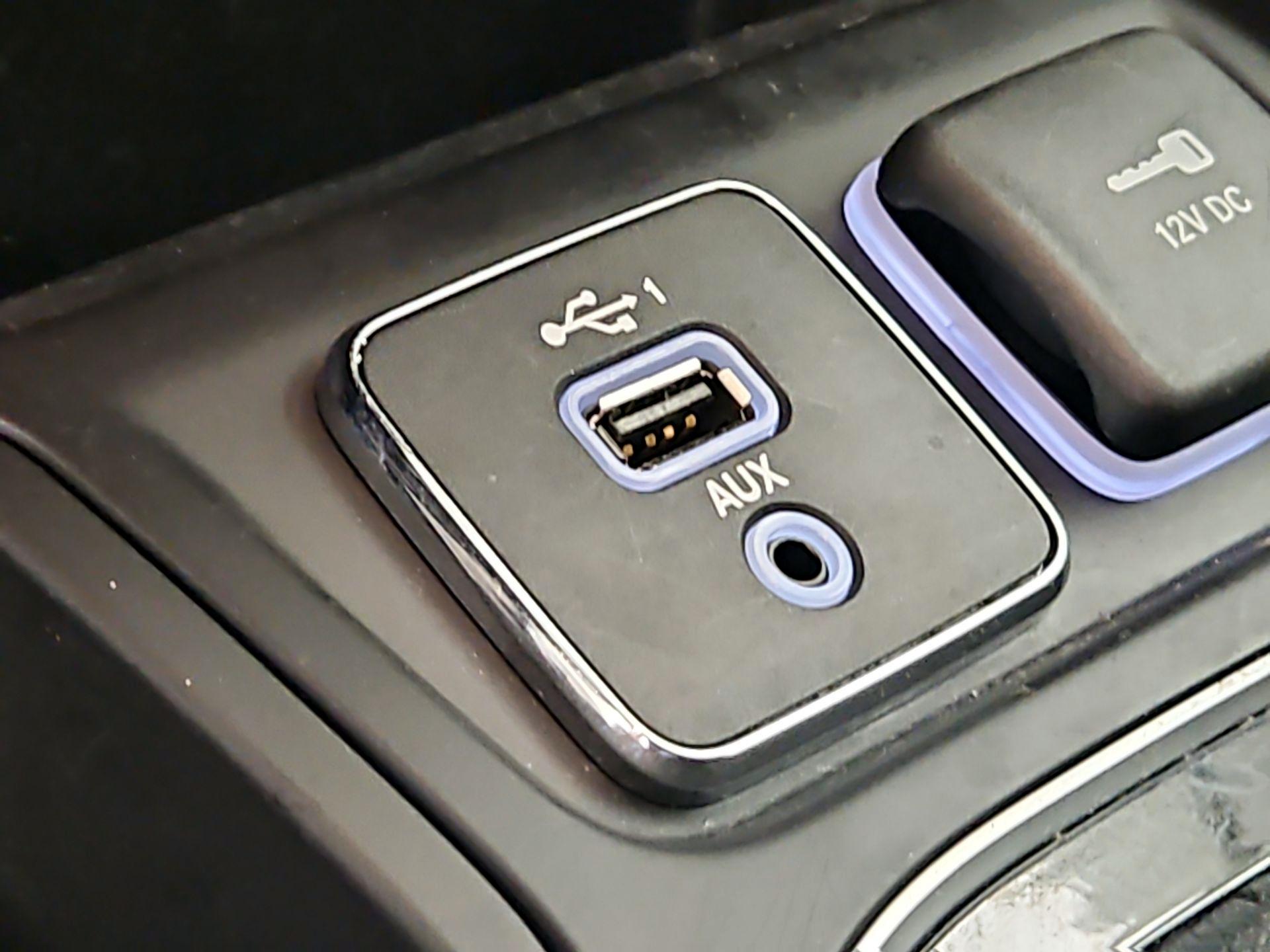 Thumbnail: 2021 Jeep Cherokee - 18