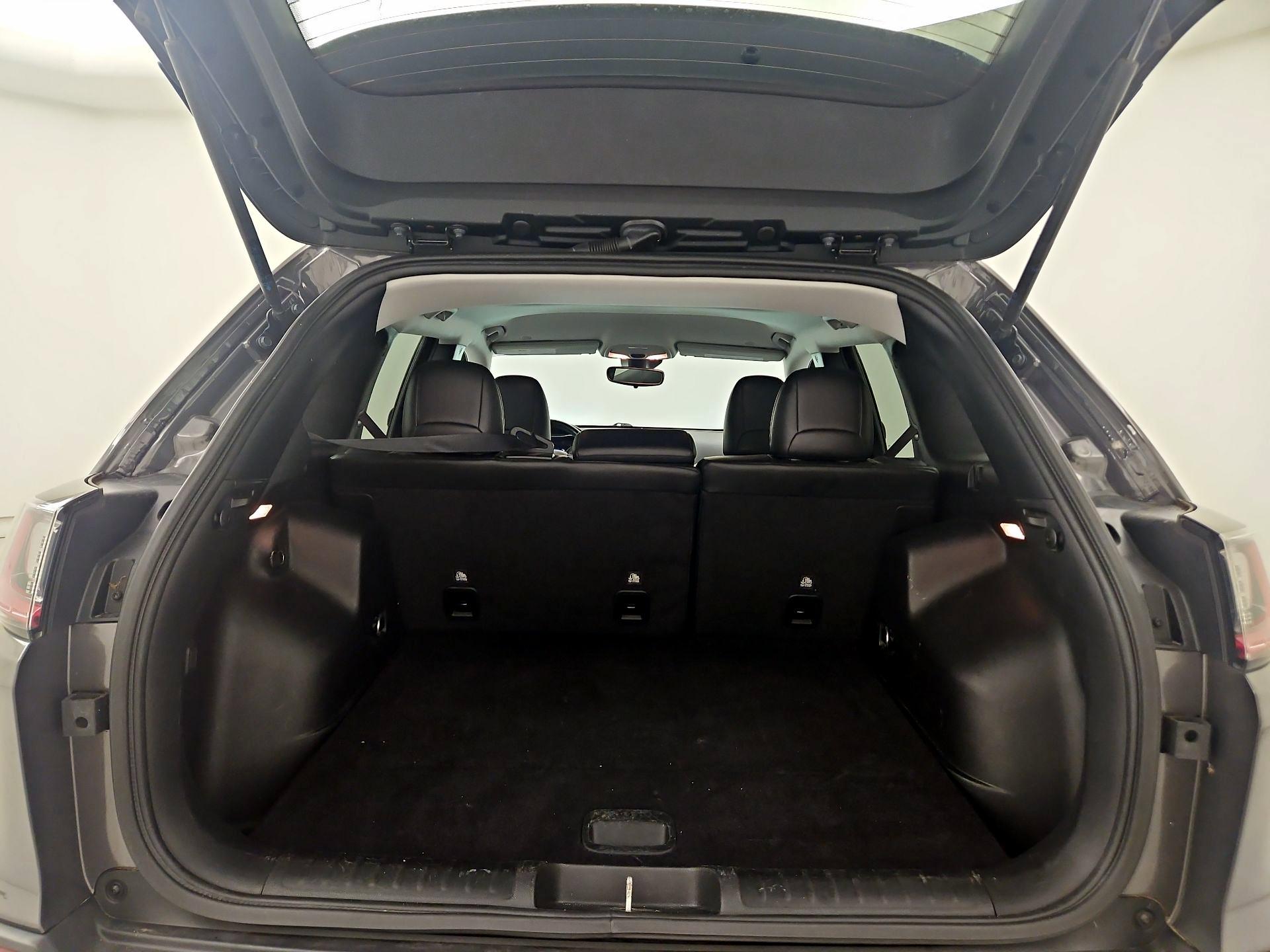 Thumbnail: 2021 Jeep Cherokee - 20