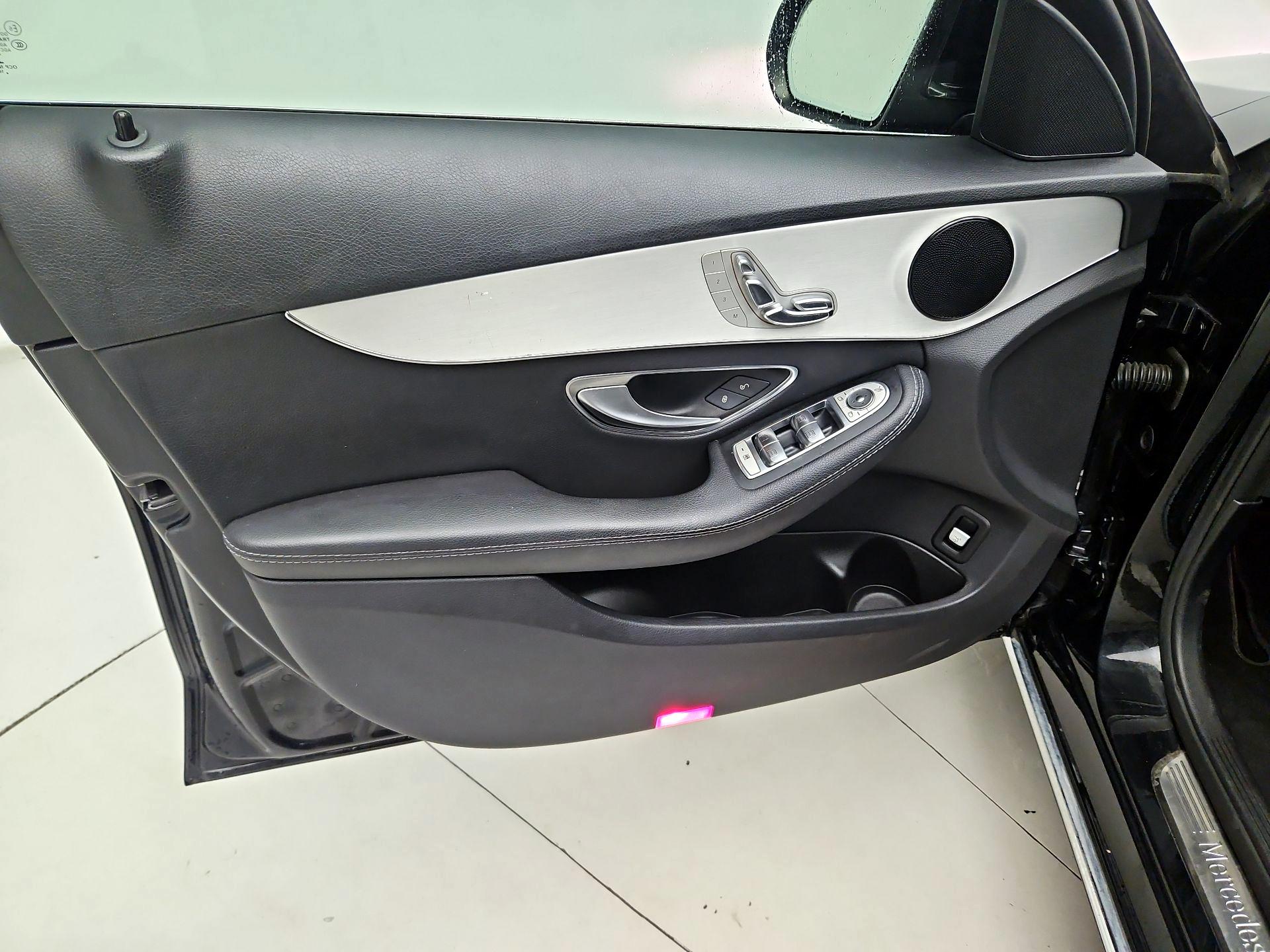 Thumbnail: 2016 Mercedes-Benz C-Class - 12