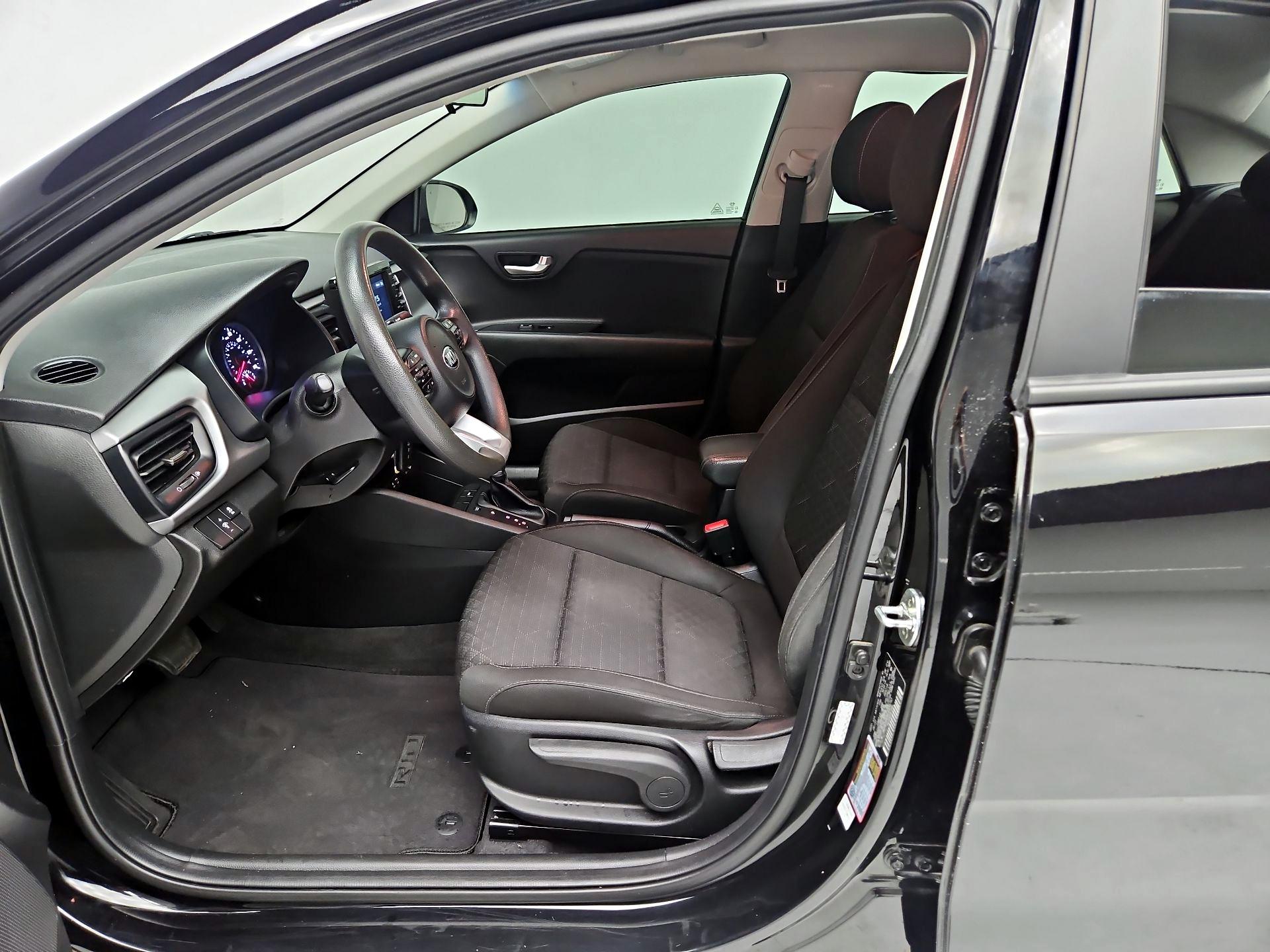 Thumbnail: 2020 Kia Rio - 11