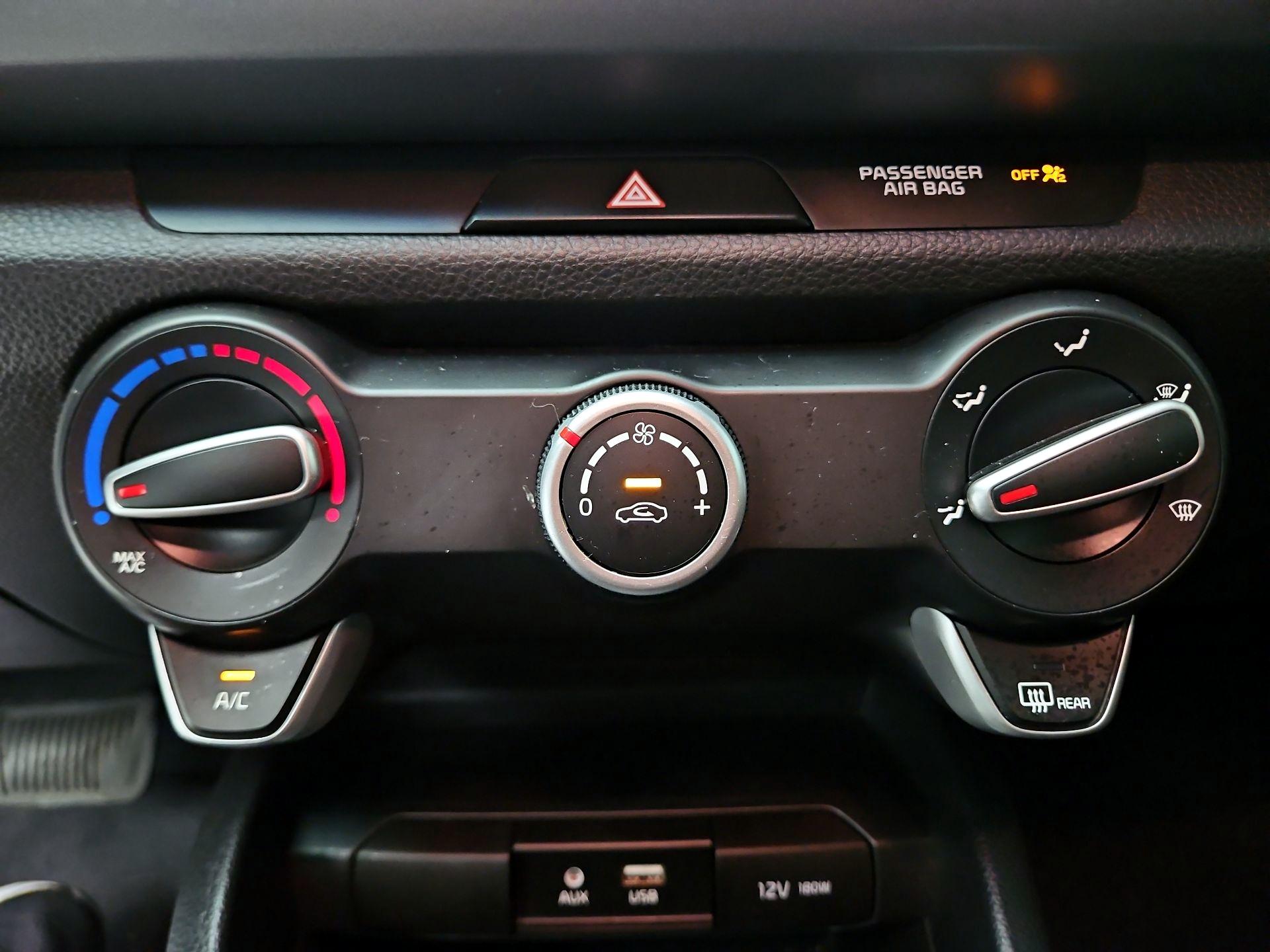 Thumbnail: 2020 Kia Rio - 16