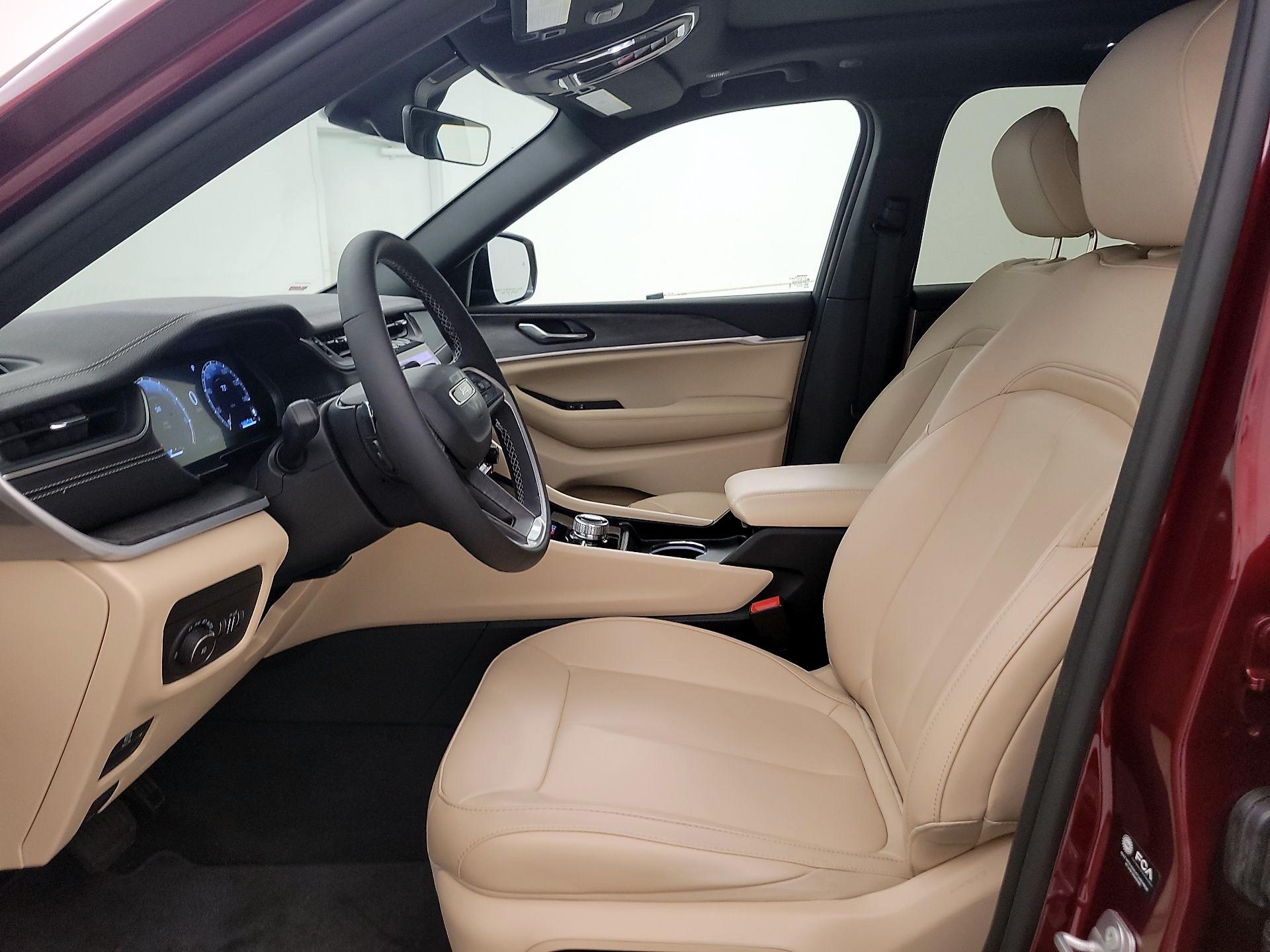 Thumbnail: 2025 Jeep Grand Cherokee - 11