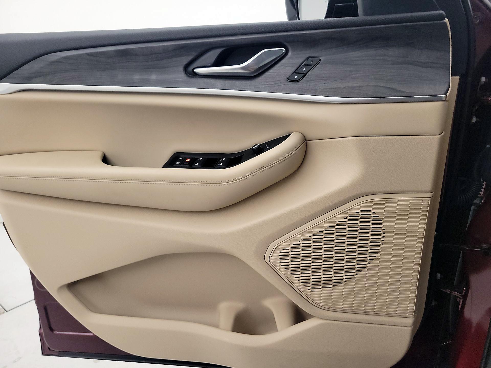 Thumbnail: 2025 Jeep Grand Cherokee - 12