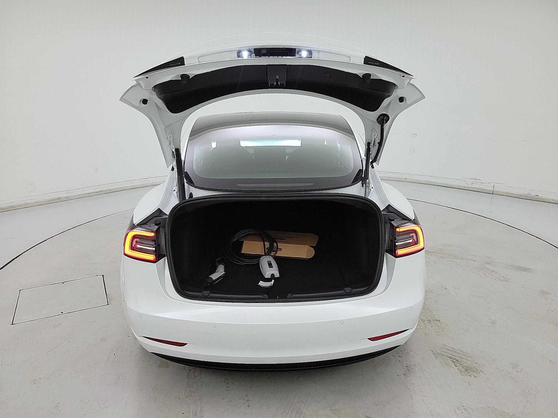 Thumbnail: 2022 Tesla Model 3 - 19