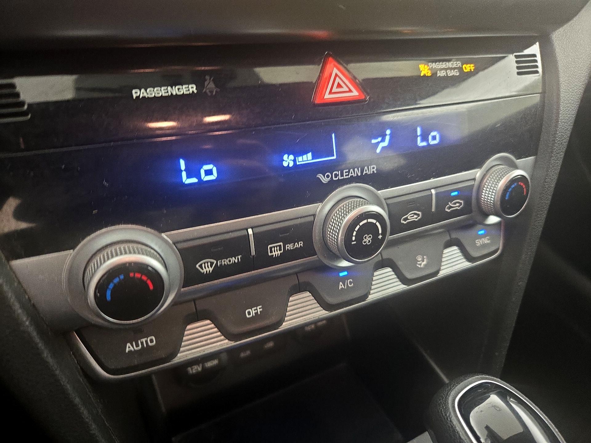 Thumbnail: 2020 Hyundai Elantra - 16