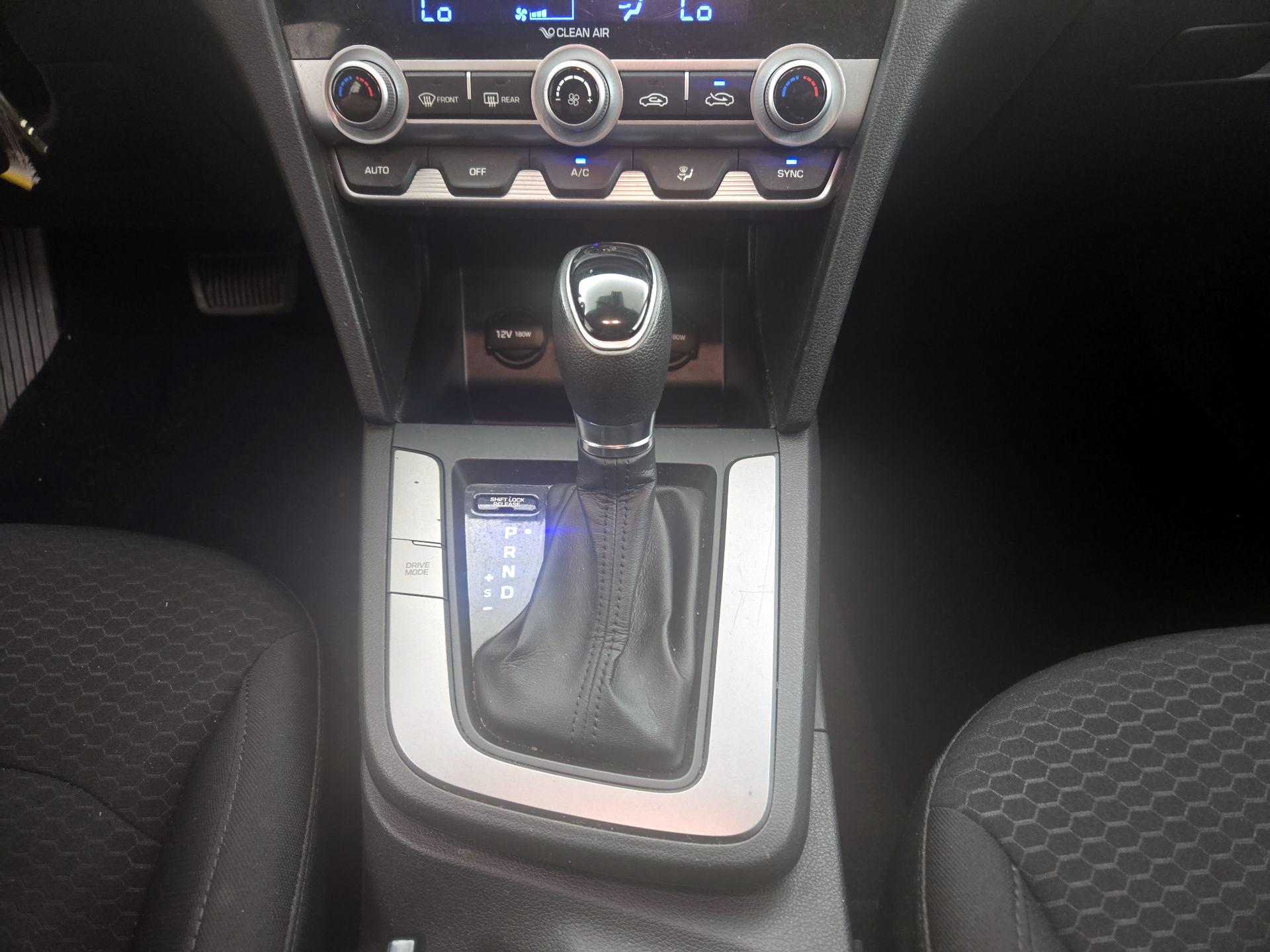 Thumbnail: 2020 Hyundai Elantra - 17