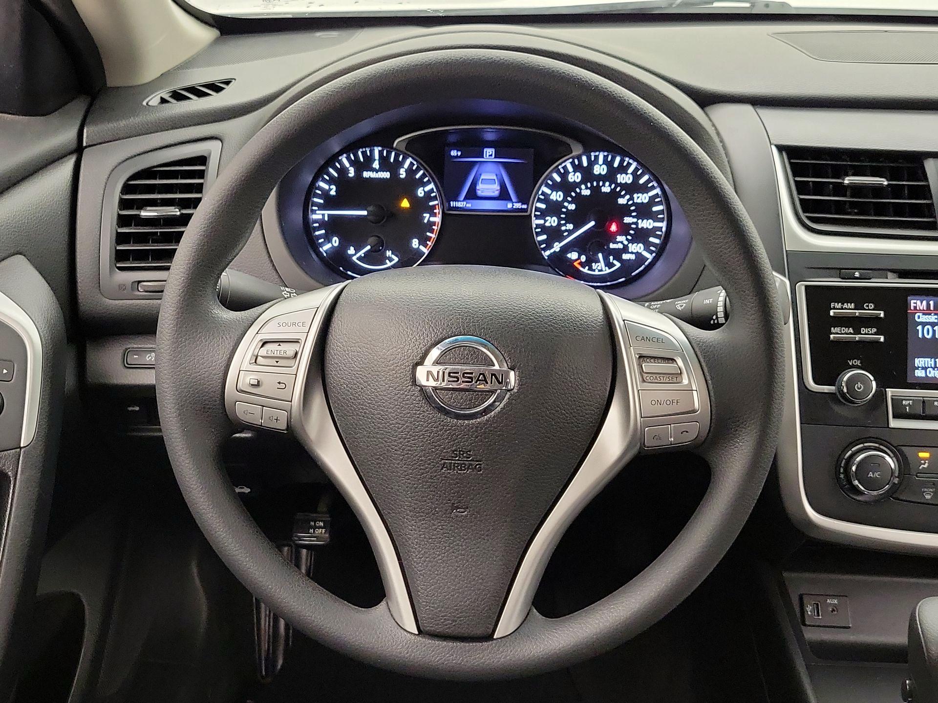 Thumbnail: 2017 Nissan Altima - 10