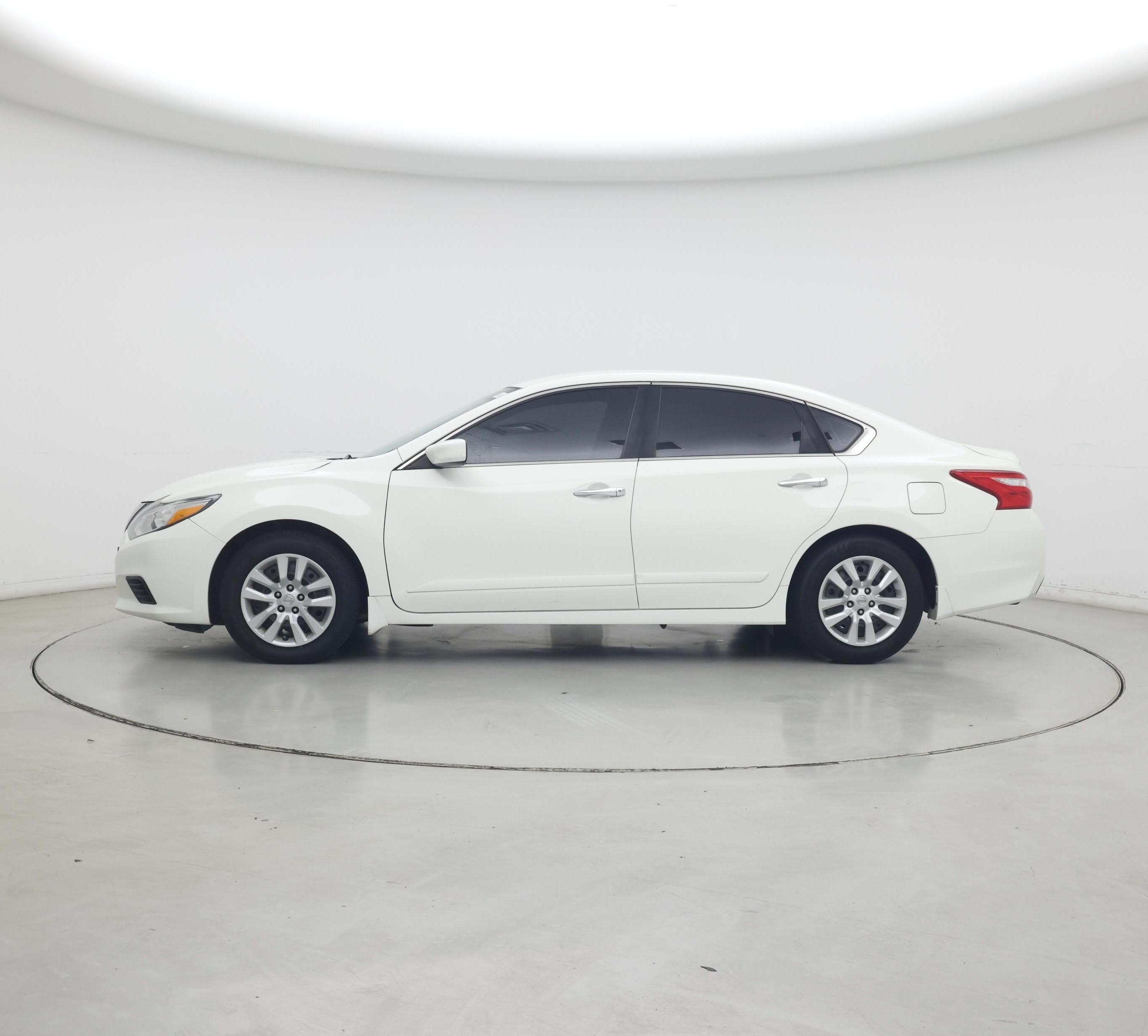 Thumbnail: 2017 Nissan Altima - 3
