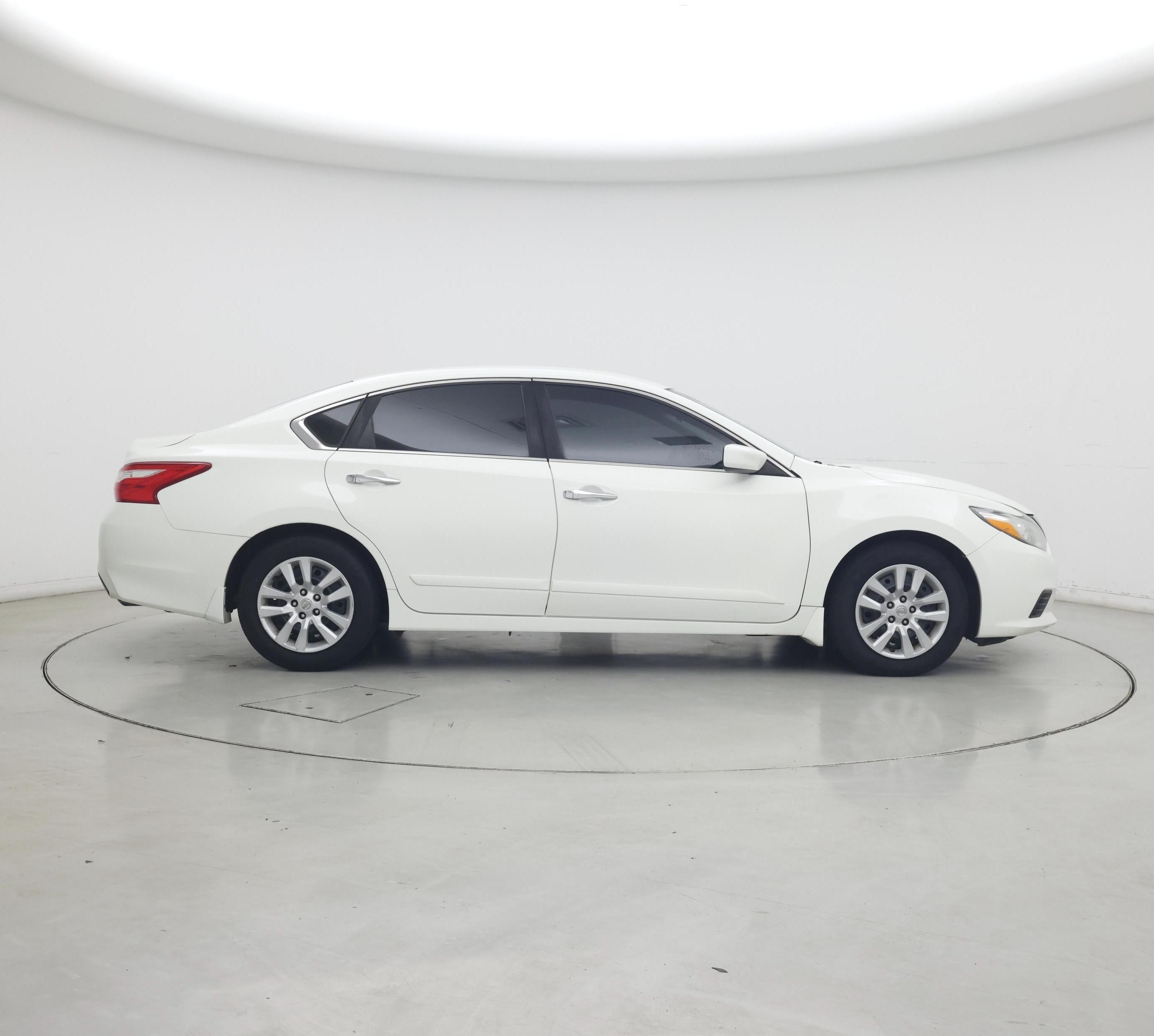 Thumbnail: 2017 Nissan Altima - 7