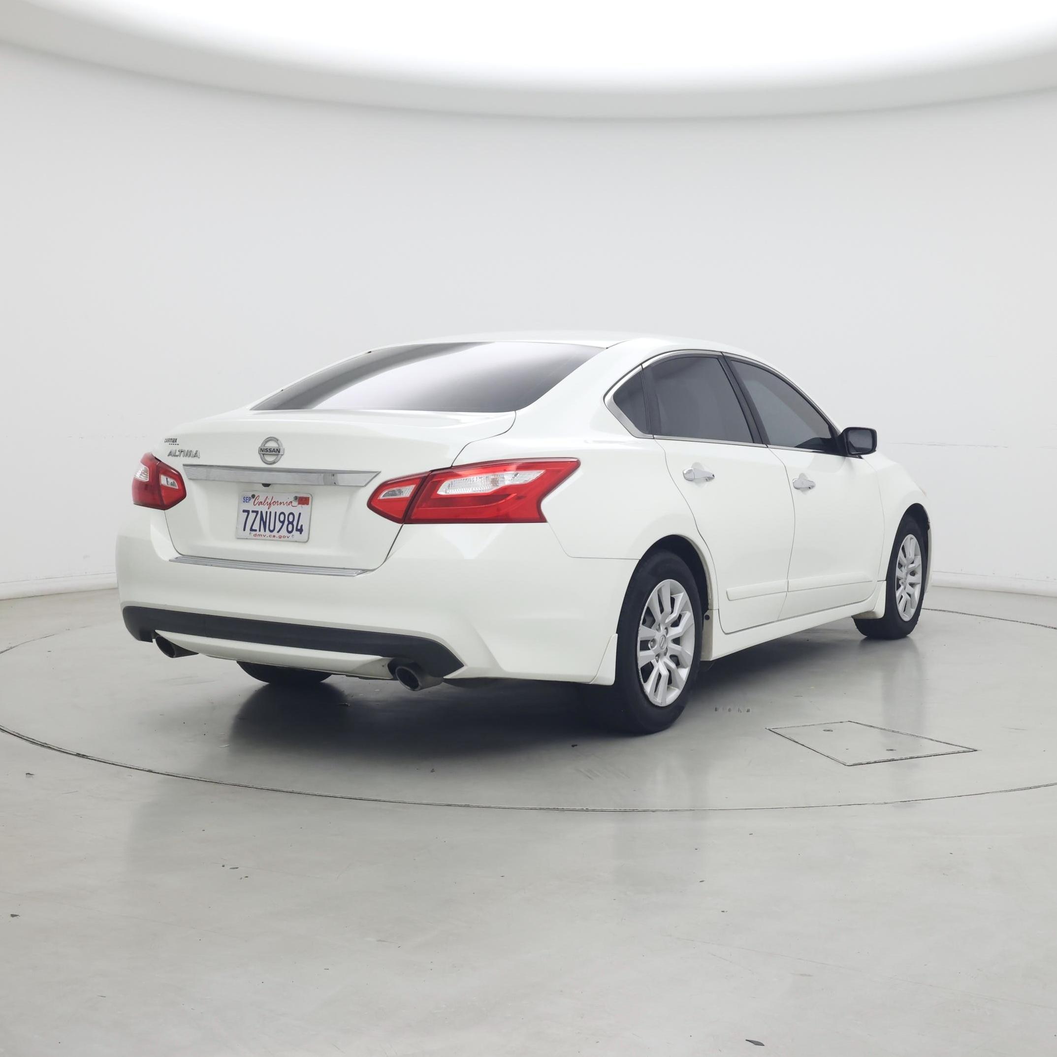 Thumbnail: 2017 Nissan Altima - 8