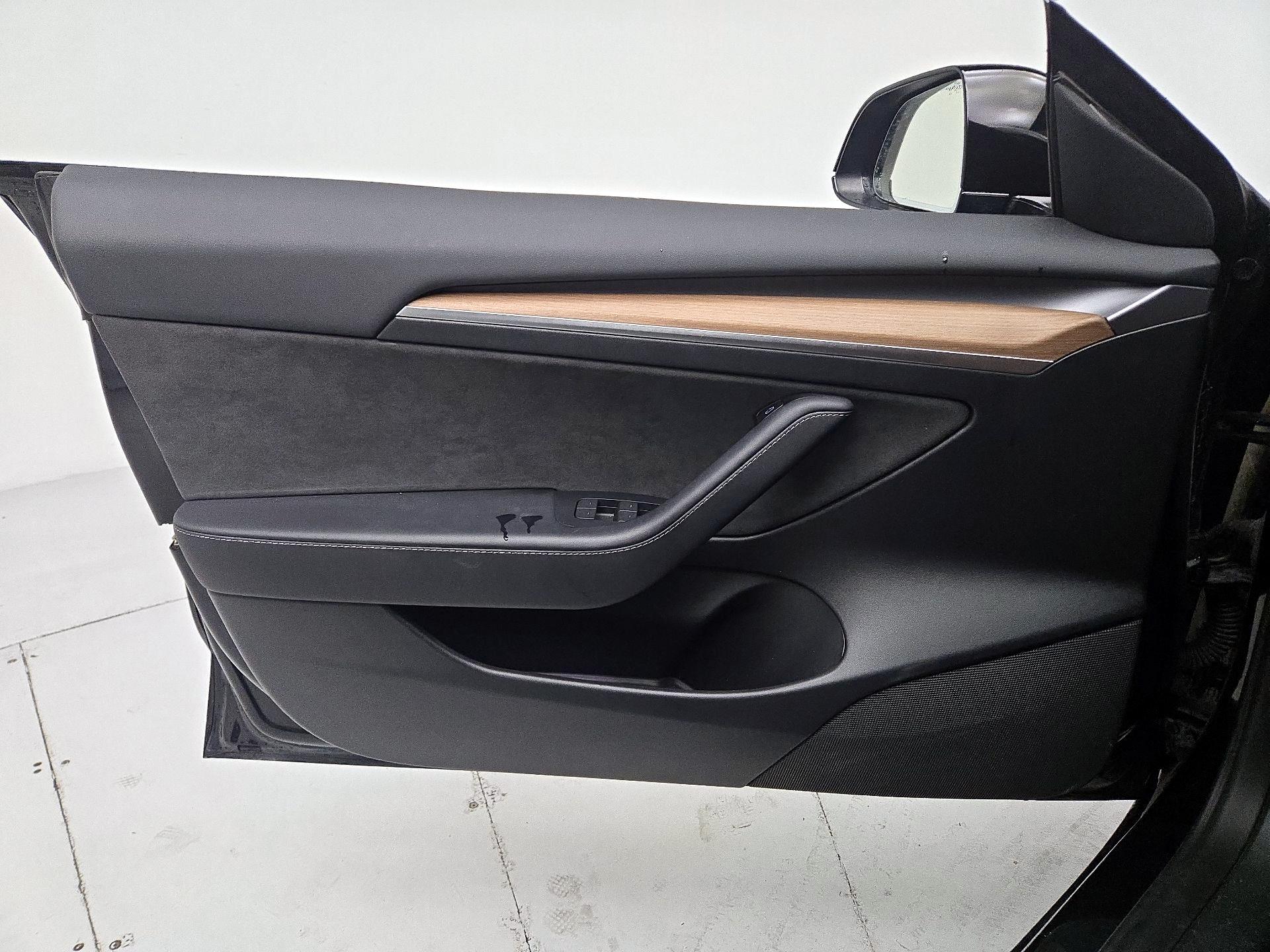 Thumbnail: 2023 Tesla Model 3 - 12
